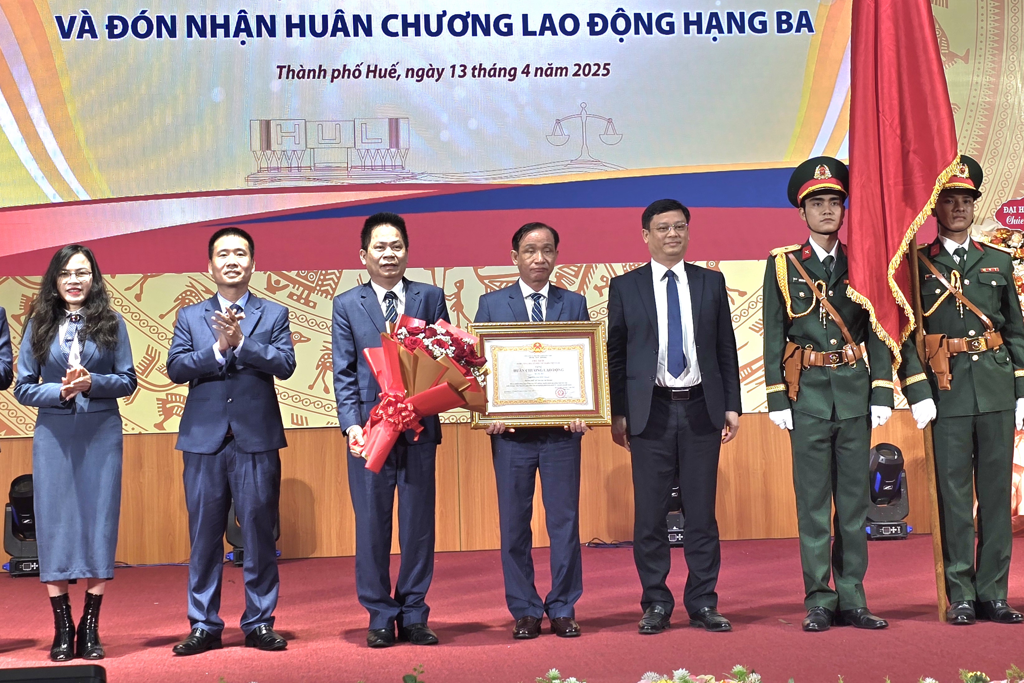 Trường Đại học Luật, Đại học Huế đón nhận Huân chương Lao động hạng Ba