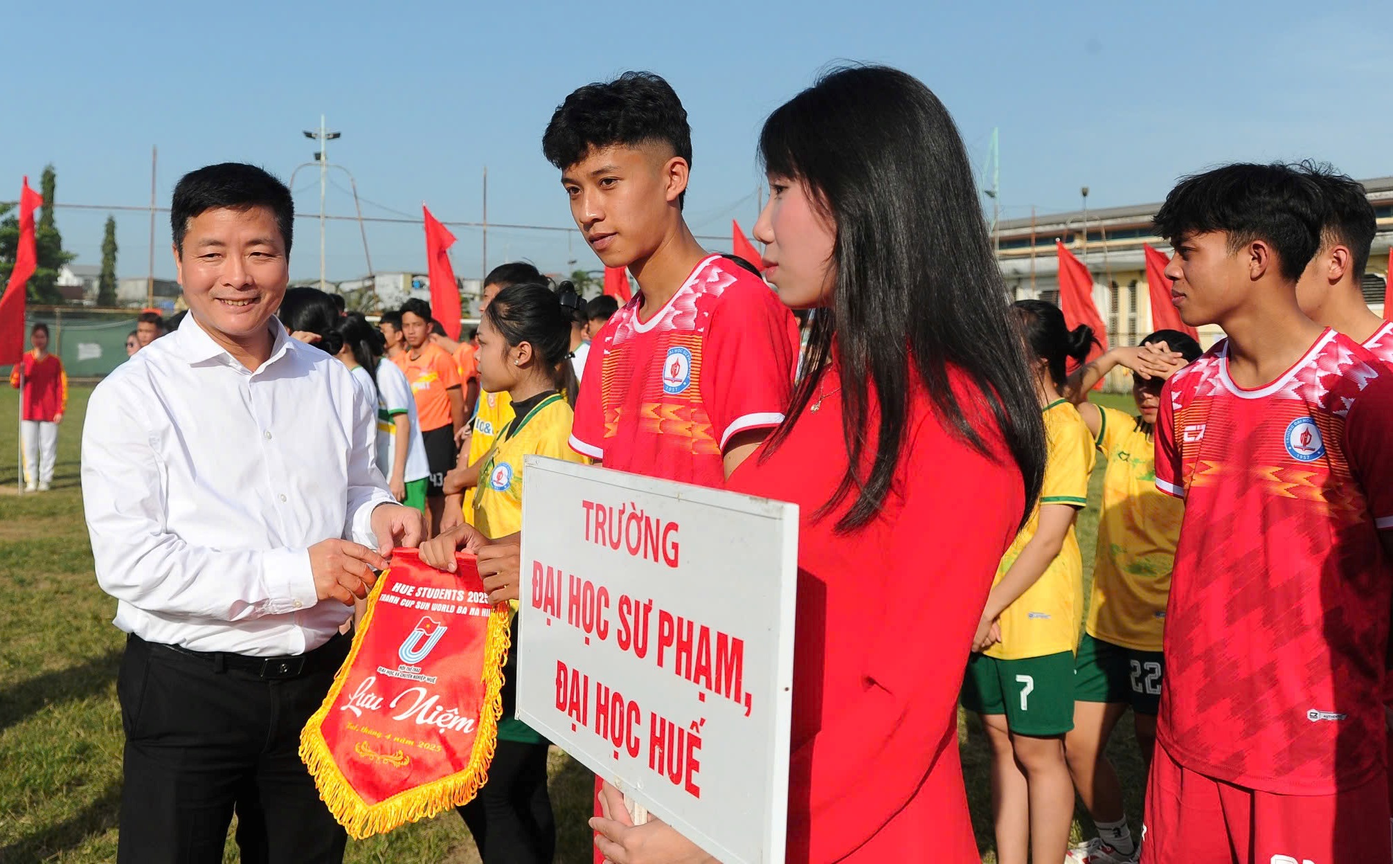 Hơn 350 cầu thủ tranh tài tại giải bóng đá sinh viên Huế