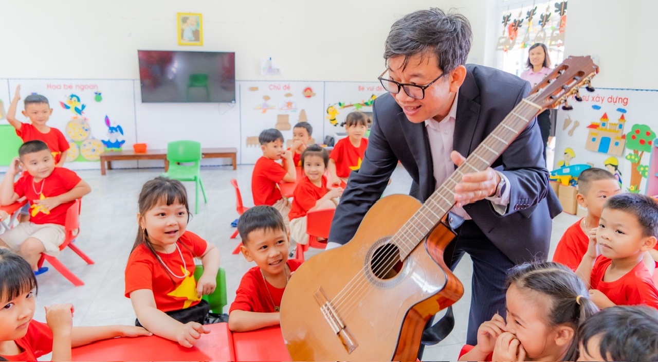 Món quà đặc biệt TS Nguyễn Thanh Tùng dành tặng quê nhà