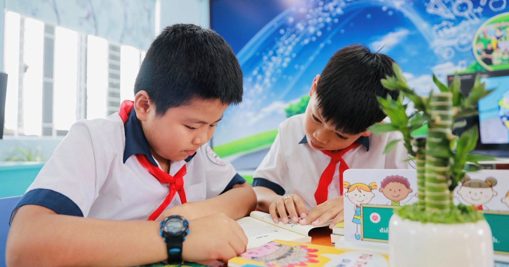 Tủ sách Huế và văn hóa đọc với học sinh Cố đô