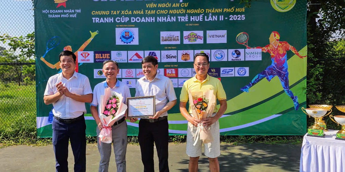 Gần 150 vận động viên tham gia giải tennis thiện nguyện “Viên ngói an cư” của Hội Doanh nhân trẻ