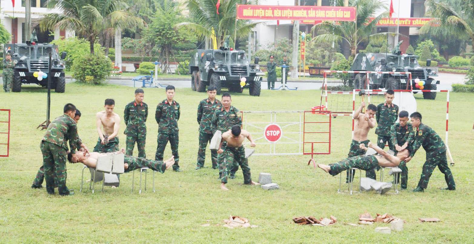 Xung kích trên các mặt trận