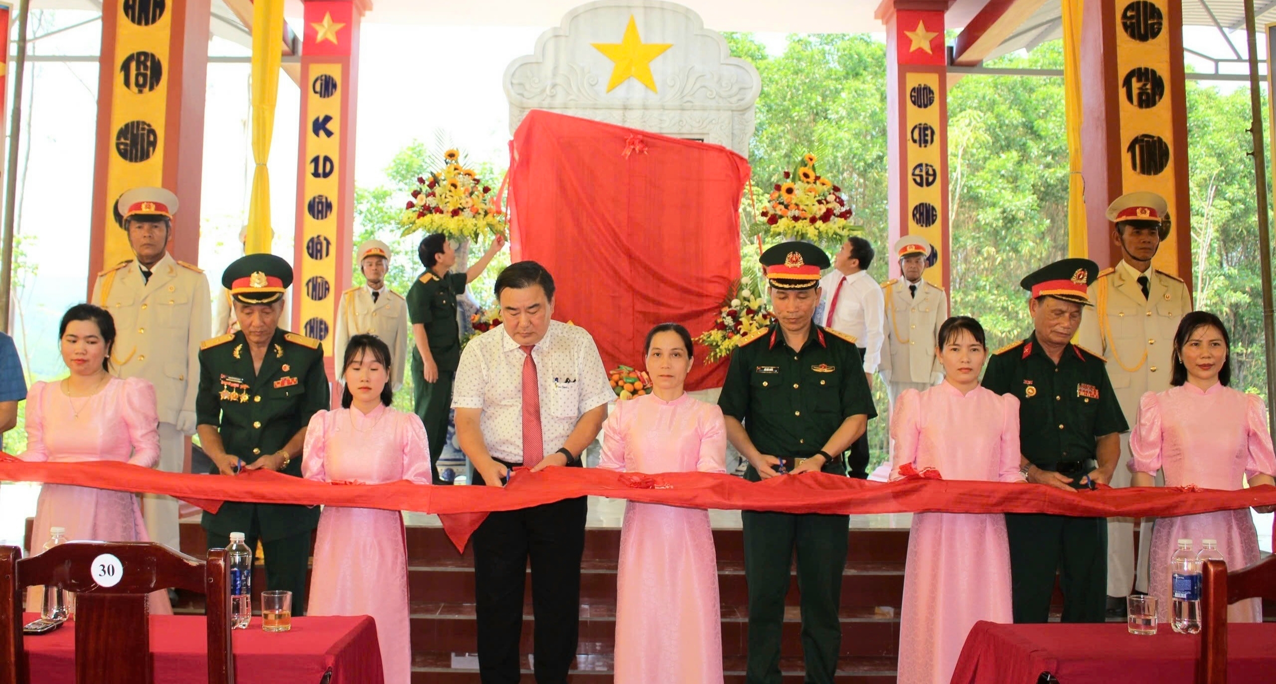 Khánh thành Nhà bia tưởng niệm anh hùng liệt sĩ Tiểu đoàn 810