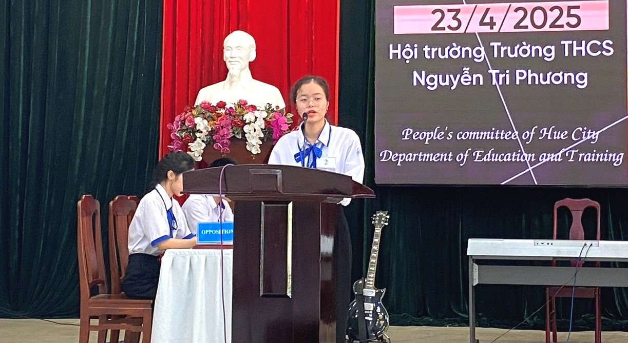 Trường THPT chuyên Quốc Học Huế giành giải Nhất cuộc thi tranh biện tiếng Anh cấp thành phố