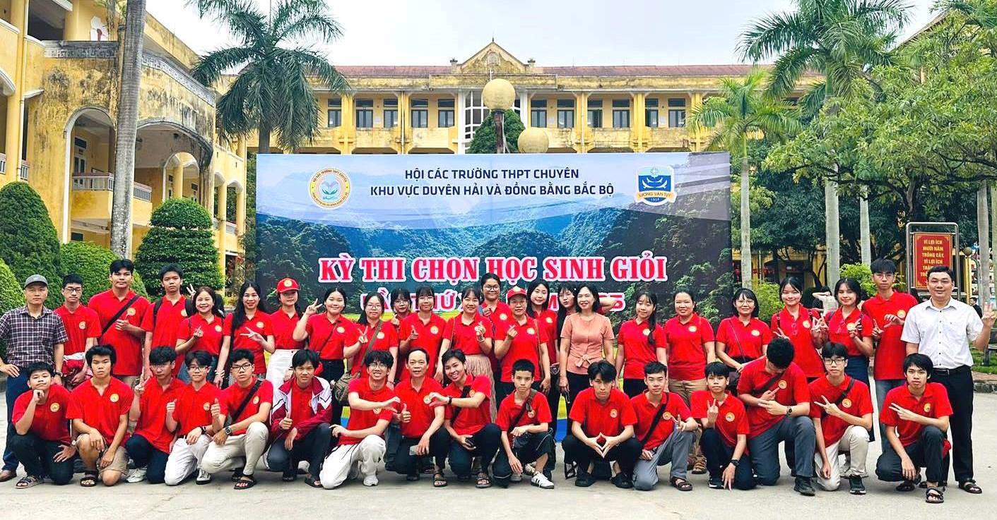 100 học sinh Trường THPT chuyên Quốc Học - Huế dự thi đều đoạt giải