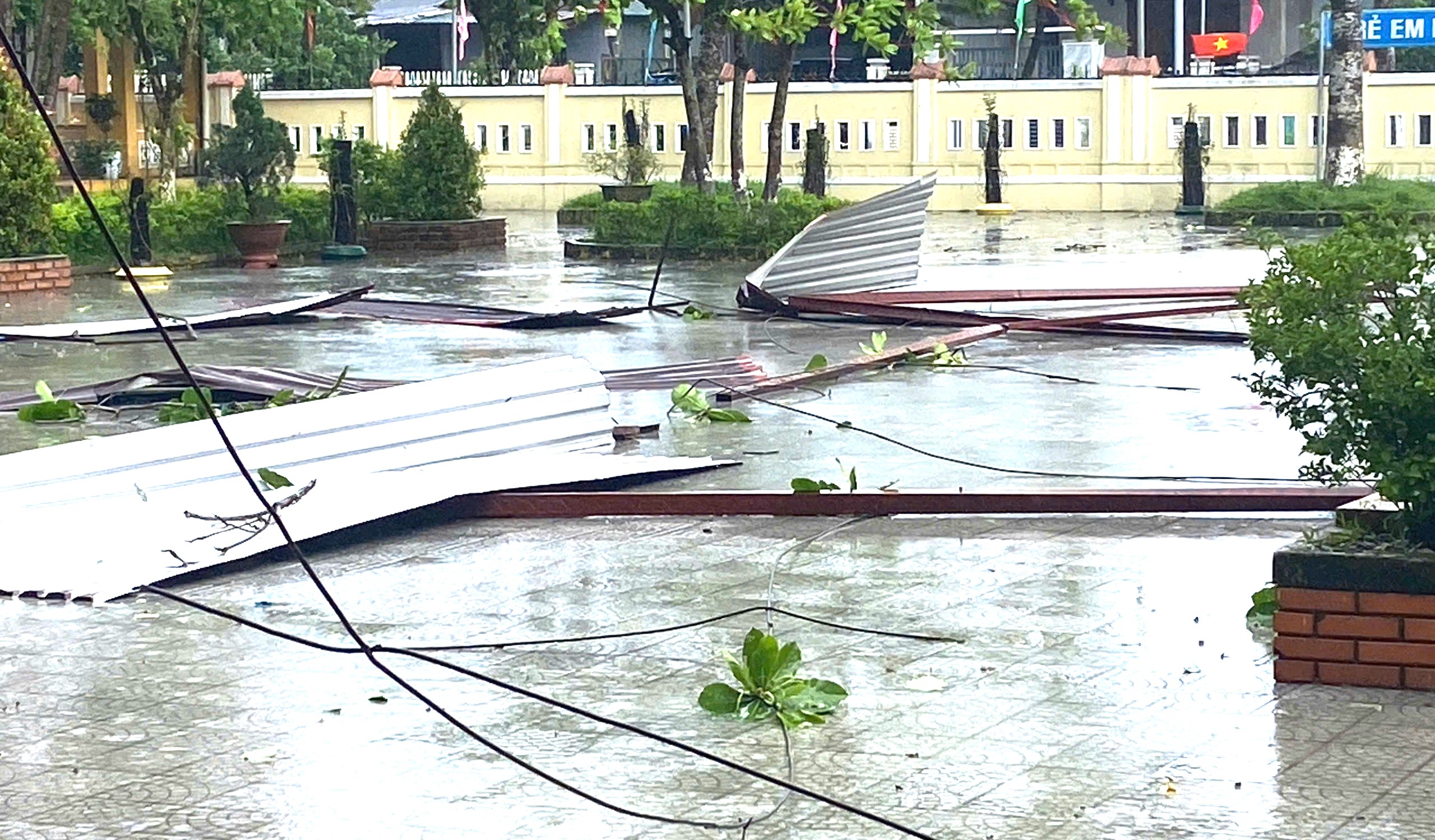 A Lưới khắc phục tốc mái 27 nhà dân do giông lốc