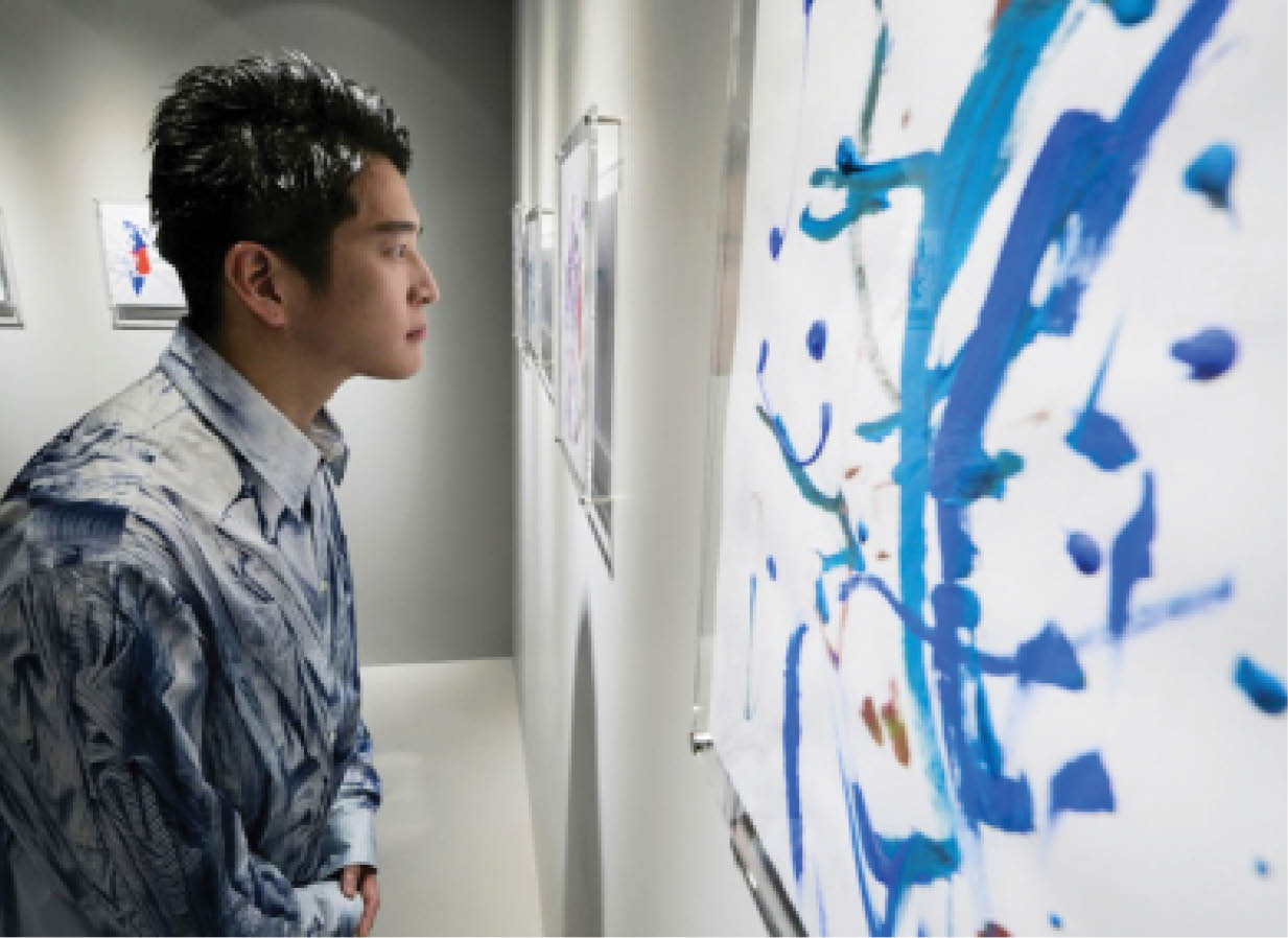 Cô bé 1 tuổi trở thành ngôi sao nghệ thuật mới nhất của Tokyo