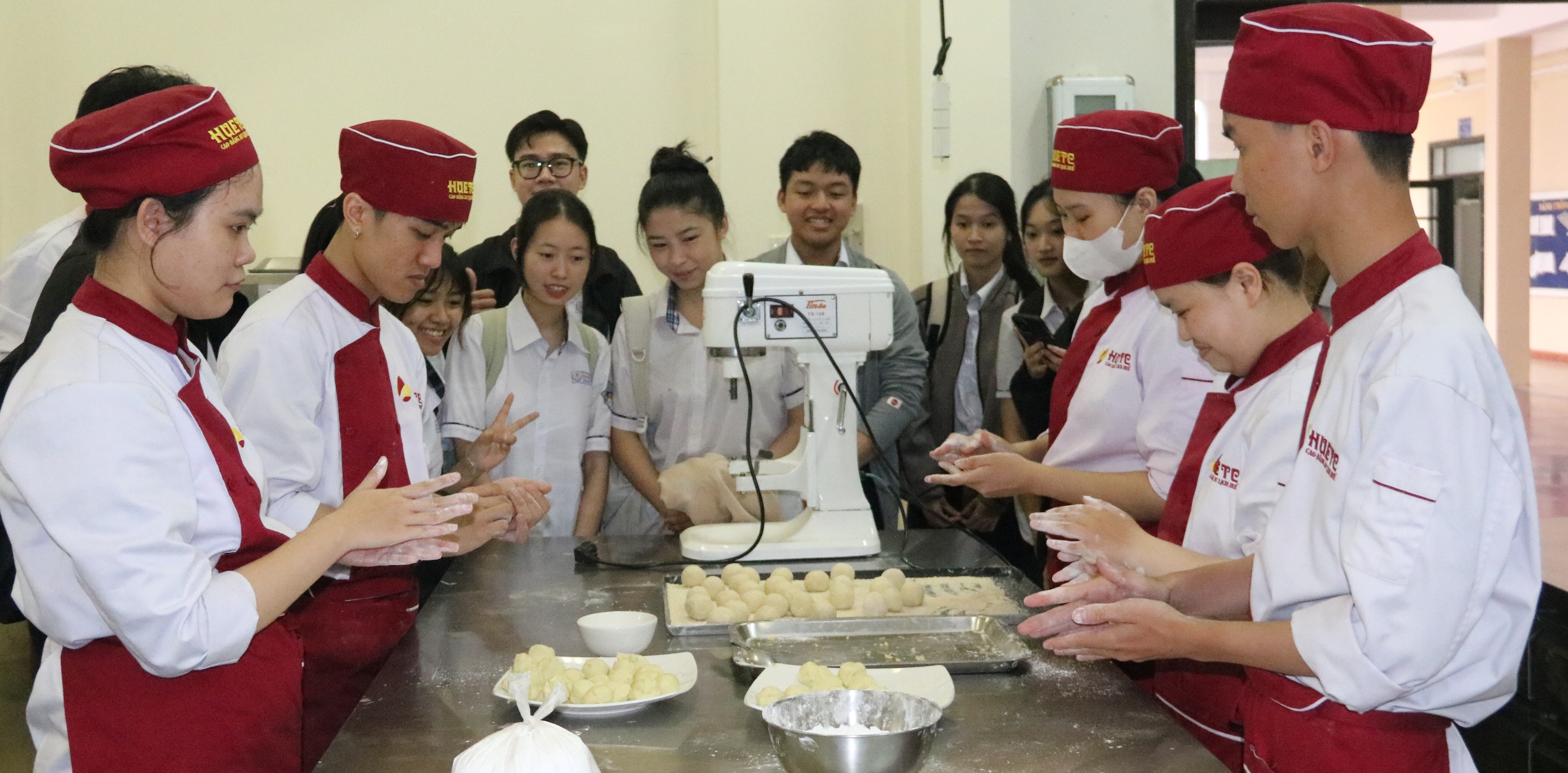 250 học sinh tham gia trải nghiệm nghề nghiệp về du lịch