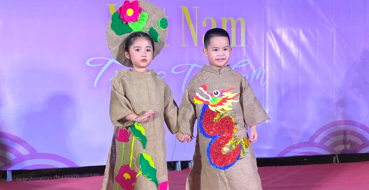 “Việt Nam trong tim em”