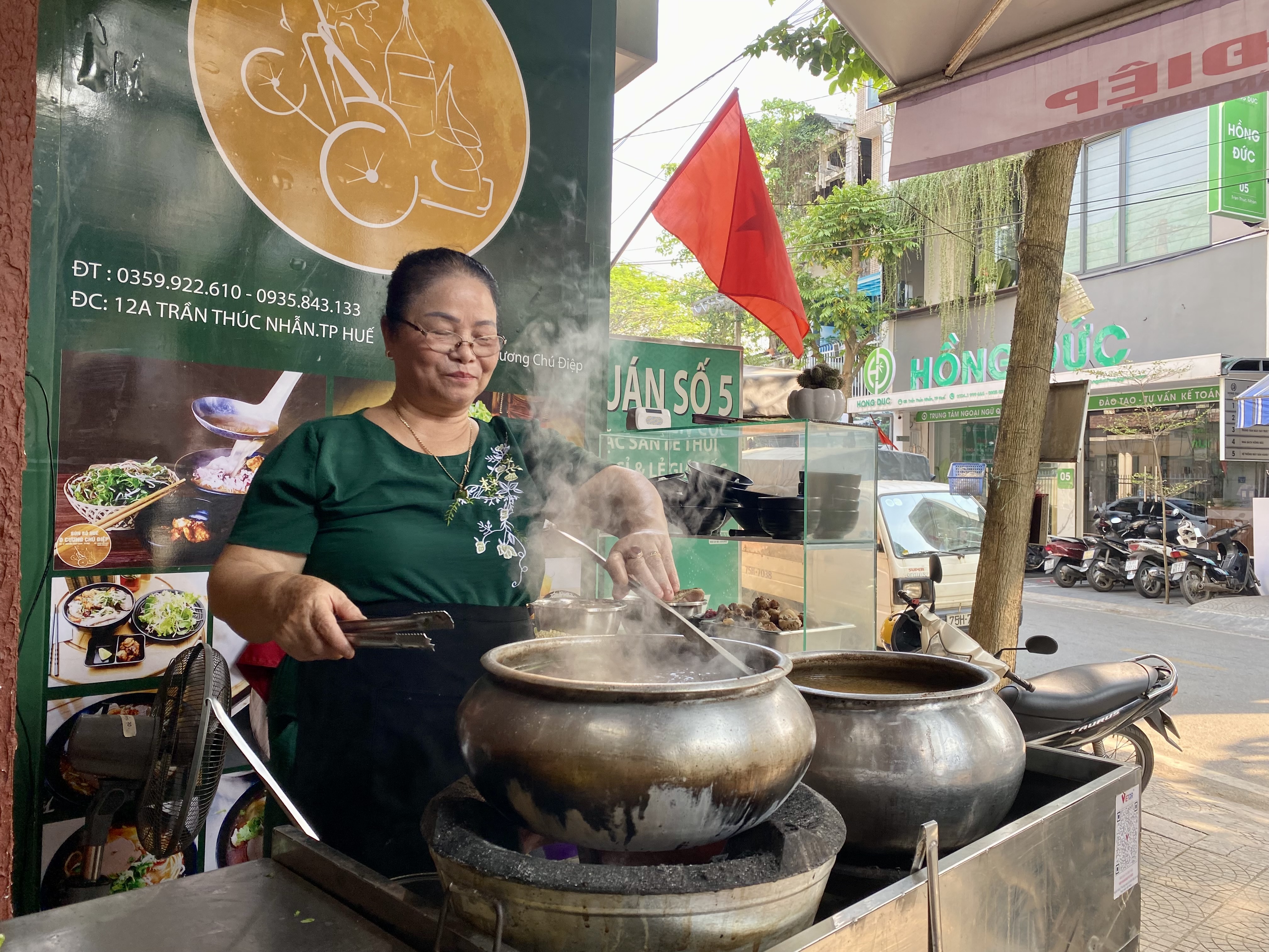 Bún bò Huế của o Cương, chú Điệp