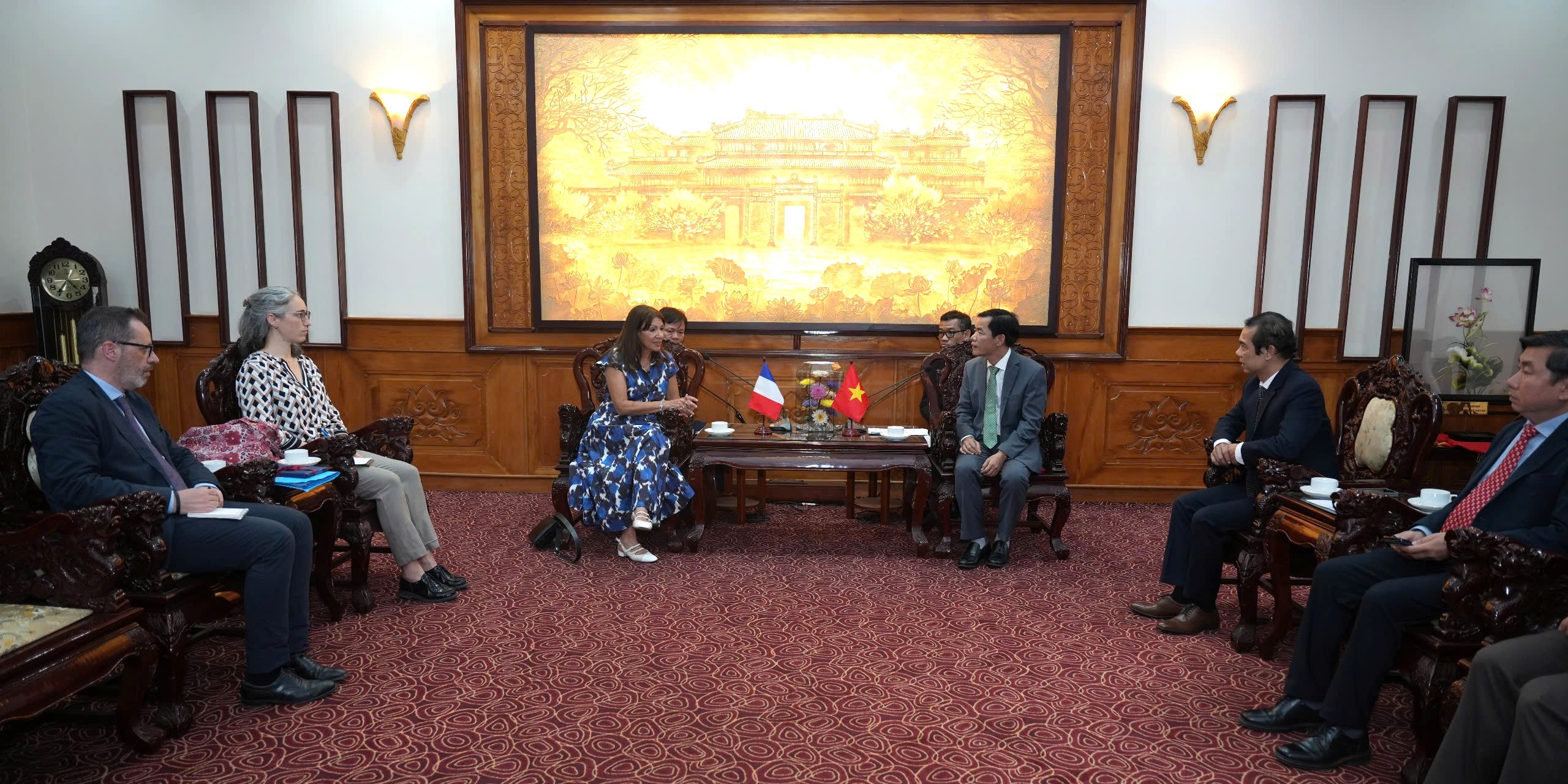 Chủ tịch UBND thành phố Nguyễn Văn Phương tiếp Thị trưởng thành phố Paris