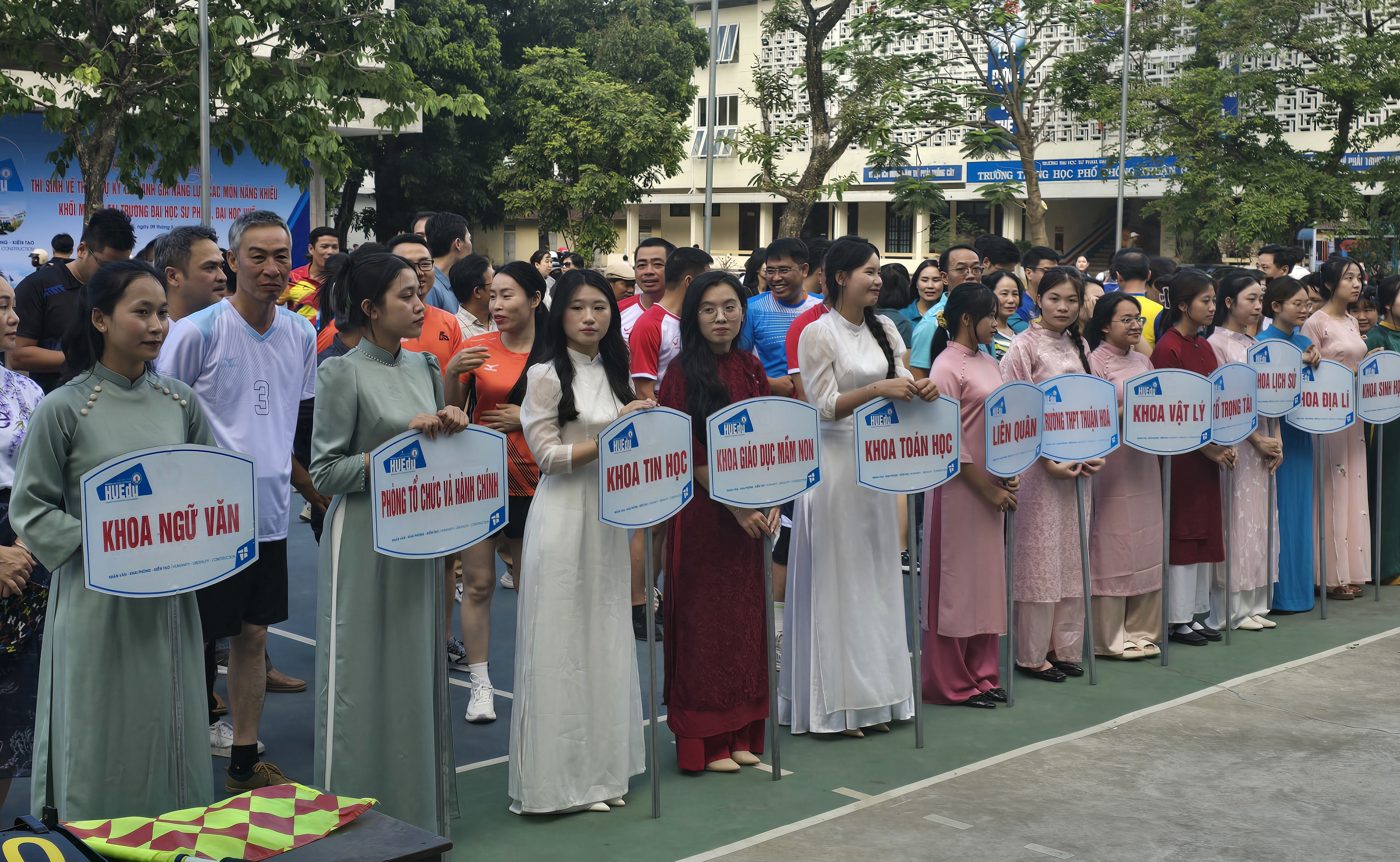 Khai mạc giải bóng chuyền truyền thống viên chức, người lao động