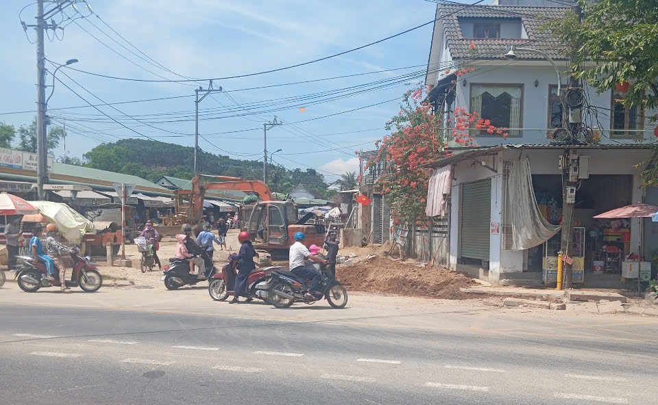 Thi công đường ngang đấu nối với Quốc lộ 1 khi chưa có giấy phép