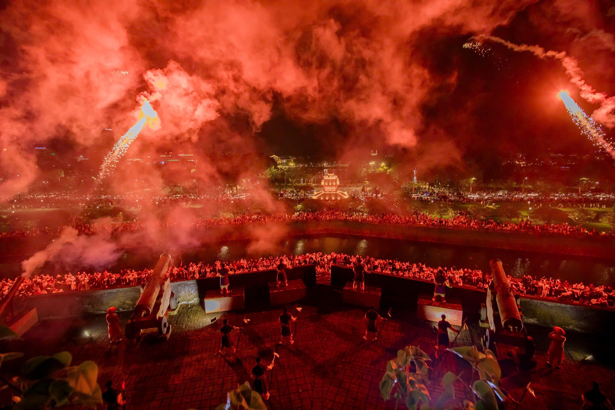Rà soát toàn diện và tạm hoãn hoạt động bắn hỏa pháo tại Kỳ Đài
