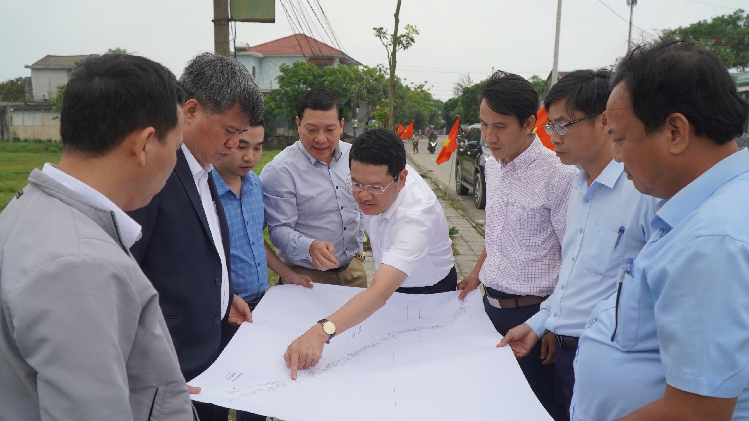 Phó Chủ tịch UBND TP Huế Hoàng Hải Minh chỉ đạo đẩy nhanh tiến độ các dự án giao thông trọng điểm