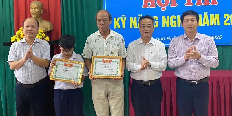 Gần 130 thí sinh tham gia Hội thi kỹ năng nghề cho người mù