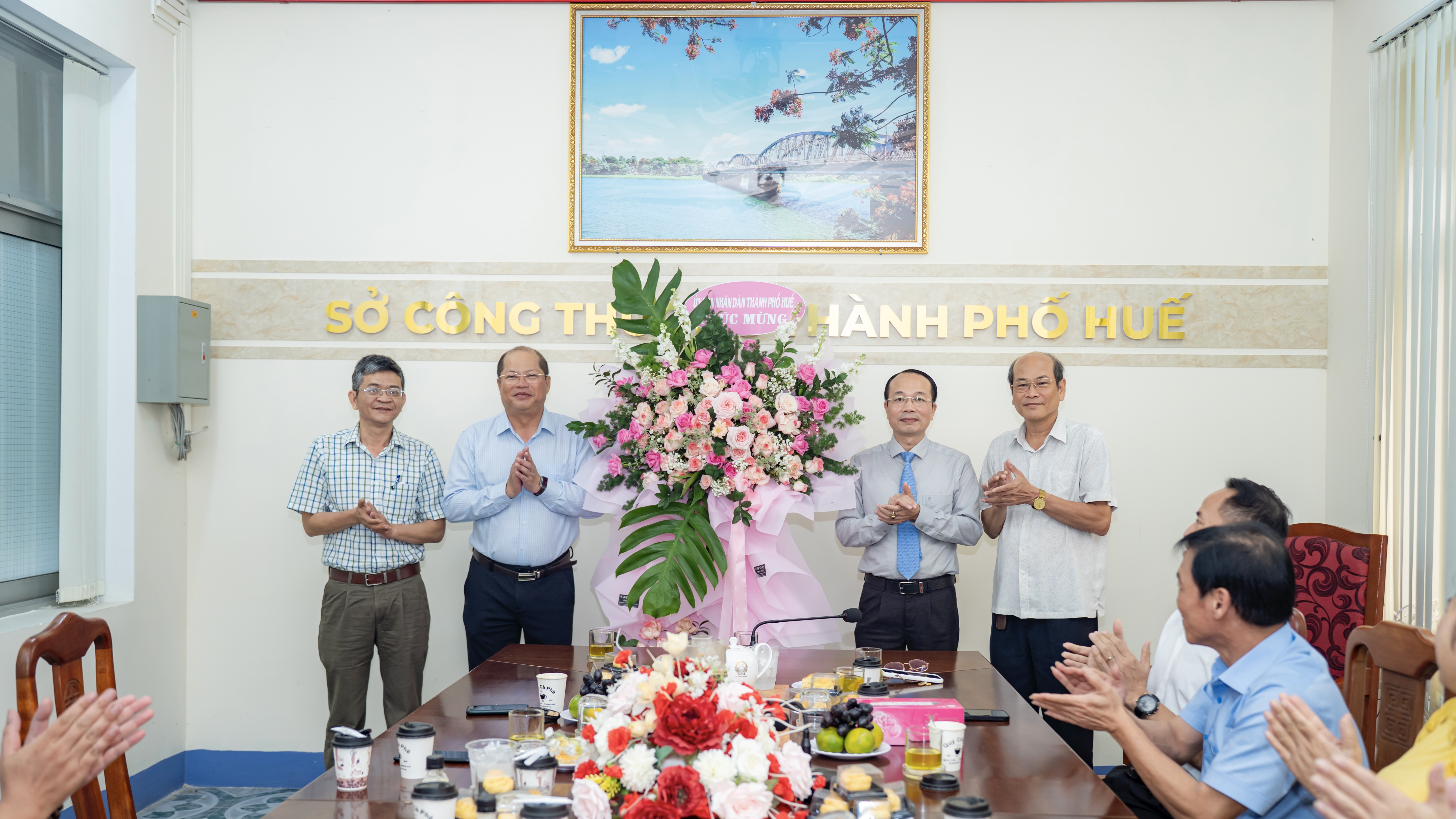 Lãnh đạo thành phố chúc mừng ngành Công thương nhân kỷ niệm 74 năm thành lập