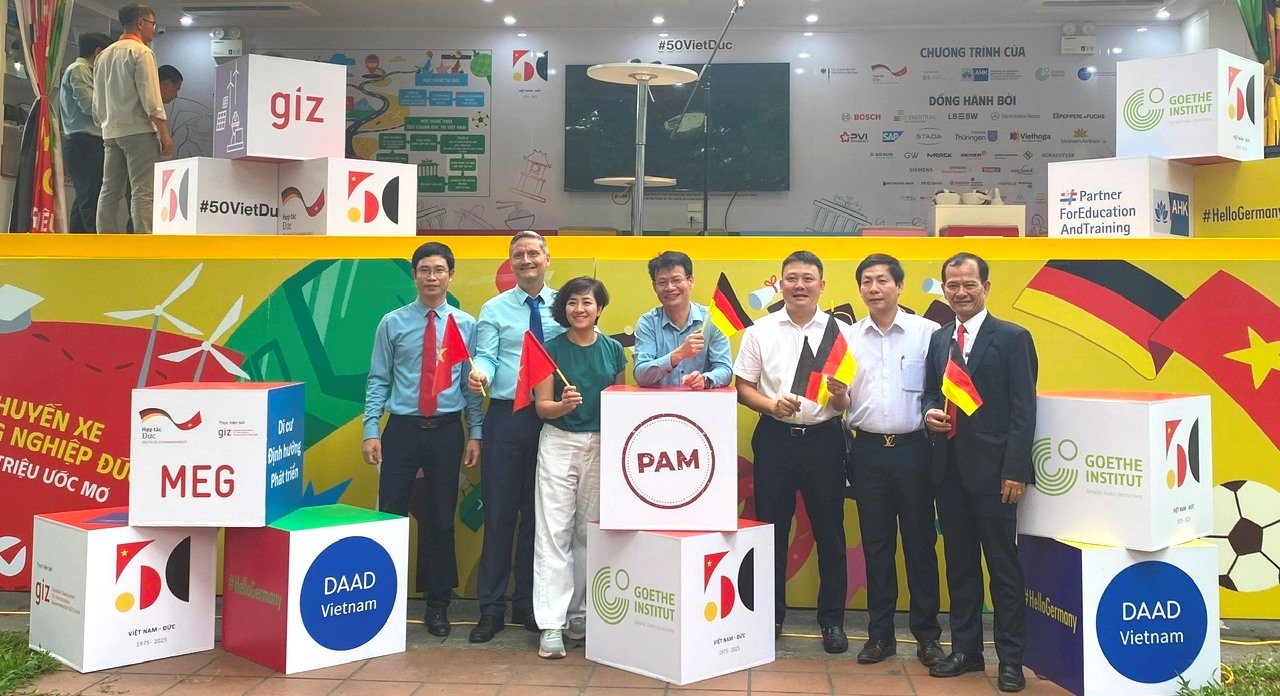 Định hướng nghề nghiệp cho học sinh cùng “Chuyến xe hướng nghiệp”