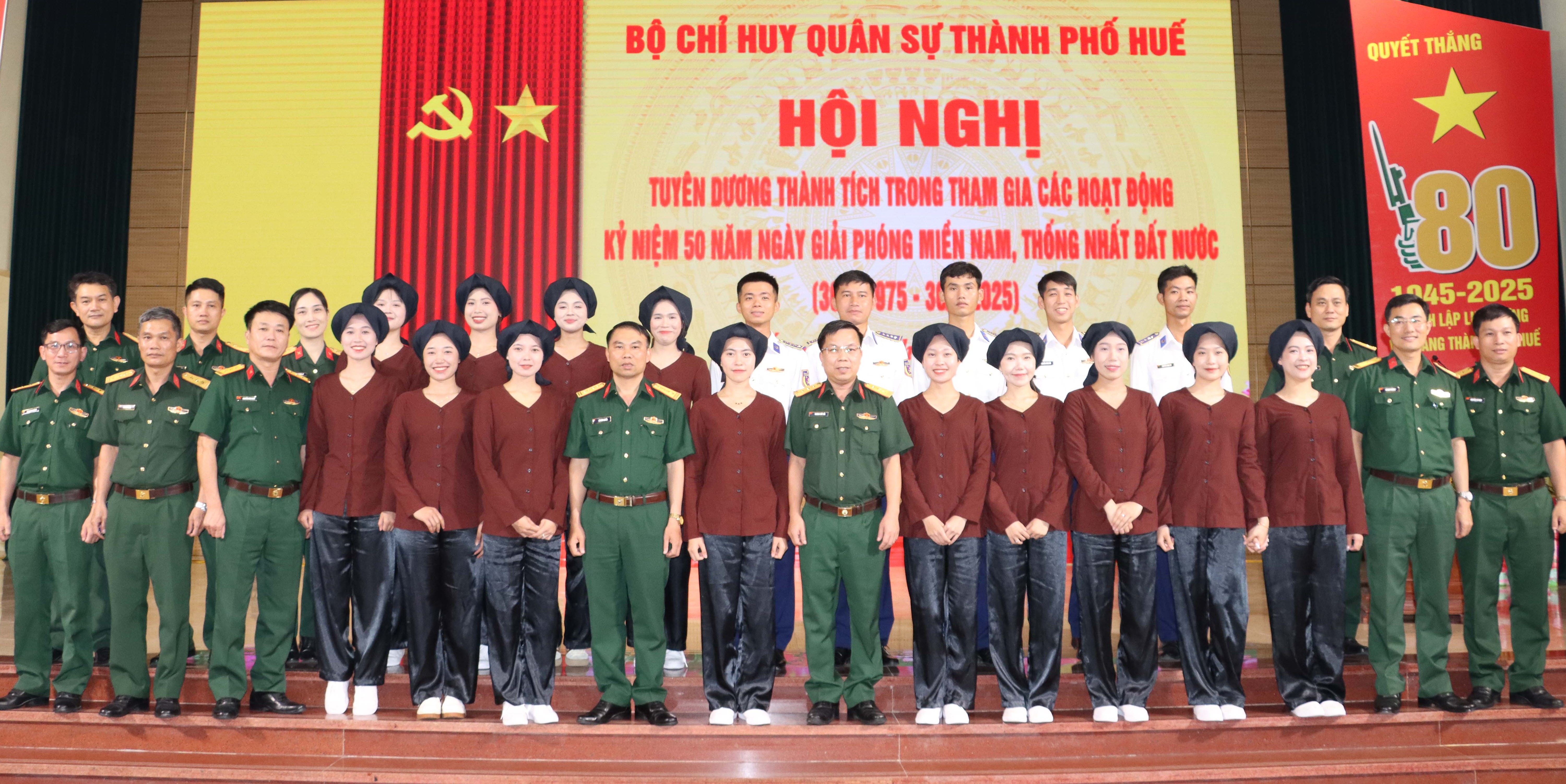 Tuyên dương lực lượng tham gia diễu binh, diễu hành kỷ niệm 50 năm ngày giải phóng miền Nam