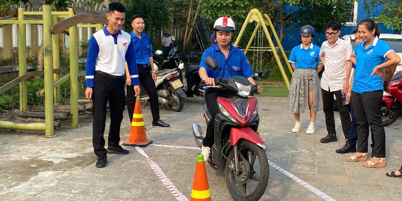 Sôi nổi Ngày hội Văn hoá giao thông quận Phú Xuân năm 2025