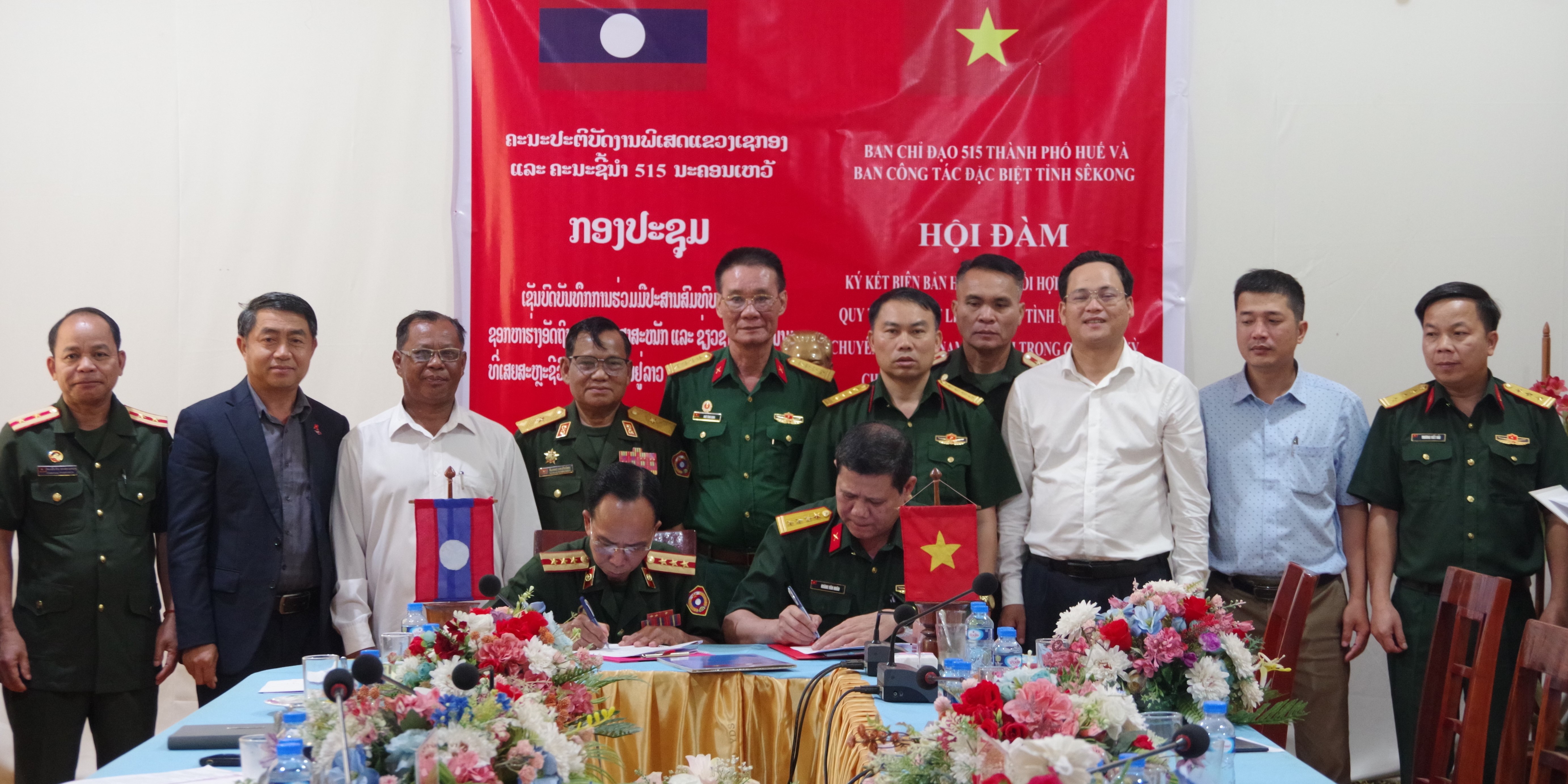 Hội đàm về công tác tìm kiếm, cất bốc hài cốt liệt sĩ Việt Nam hy sinh trên chiến trường Lào