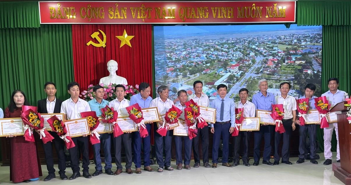 Xây 225 nhà “Đại đoàn kết”, sửa chữa 304 nhà ở cho hộ nghèo, hộ cận nghèo