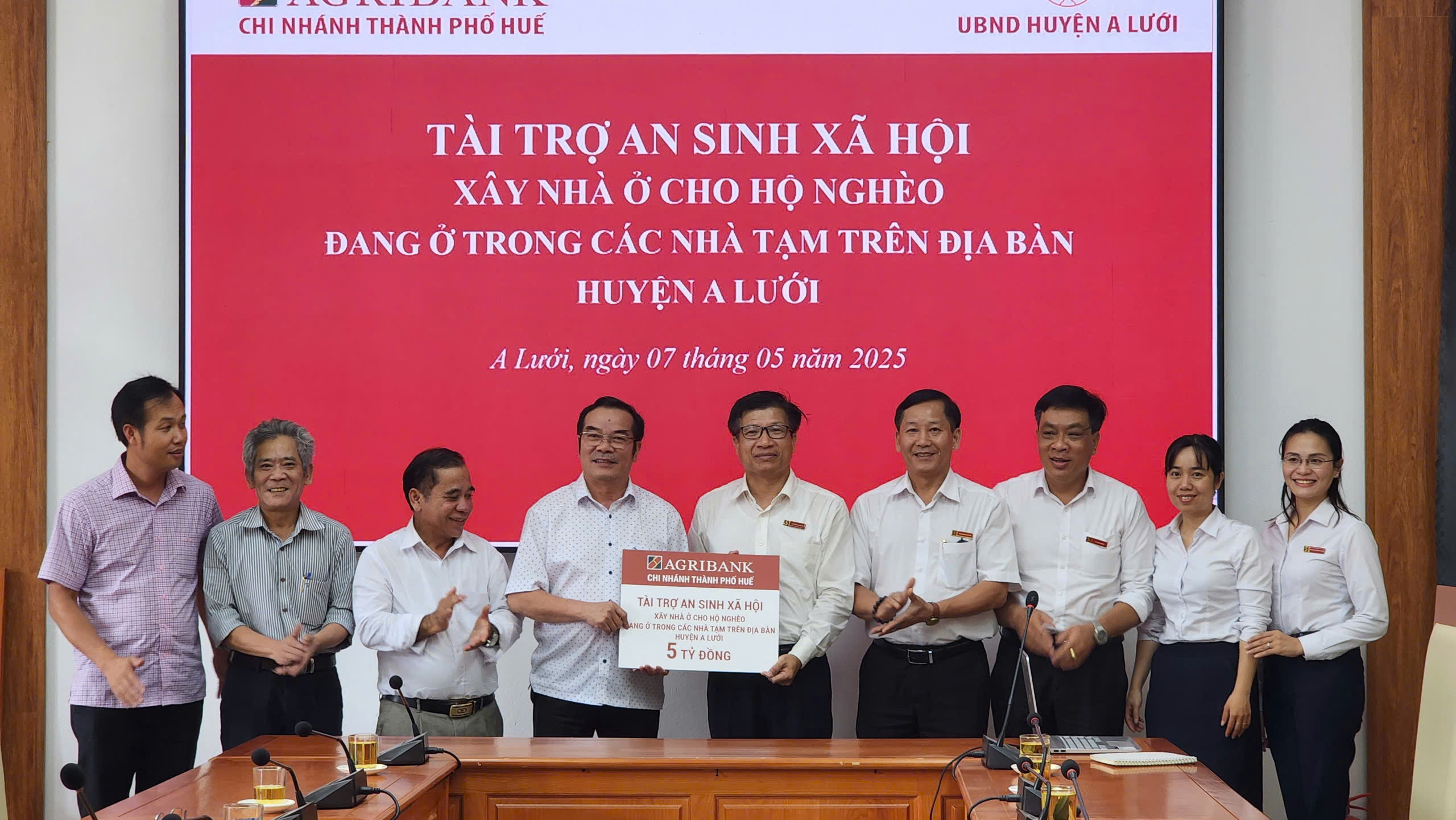 Đồng hành xây dựng “mái ấm” cho đồng bào vùng cao