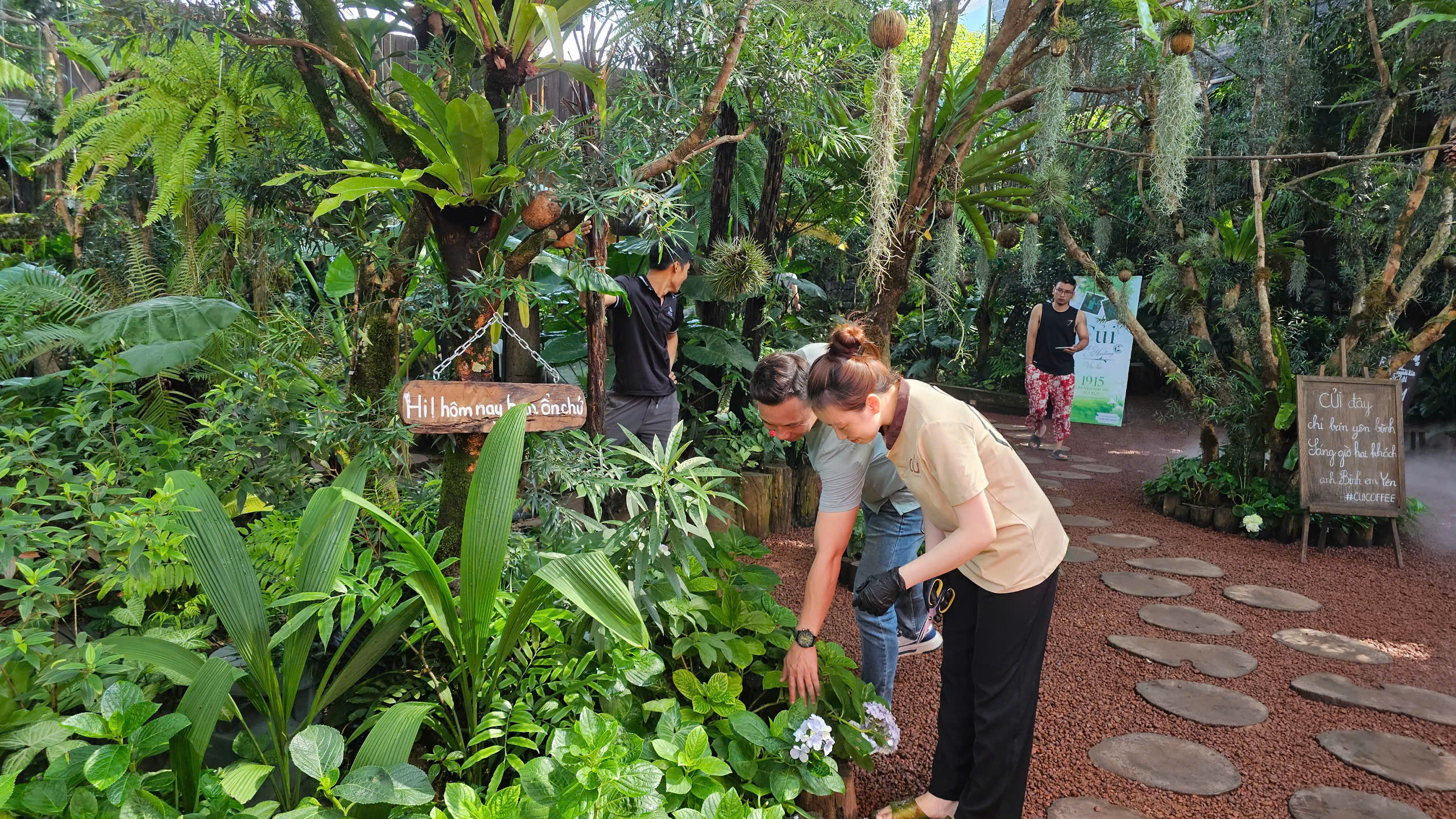 Trang trí quán - giữ chân khách