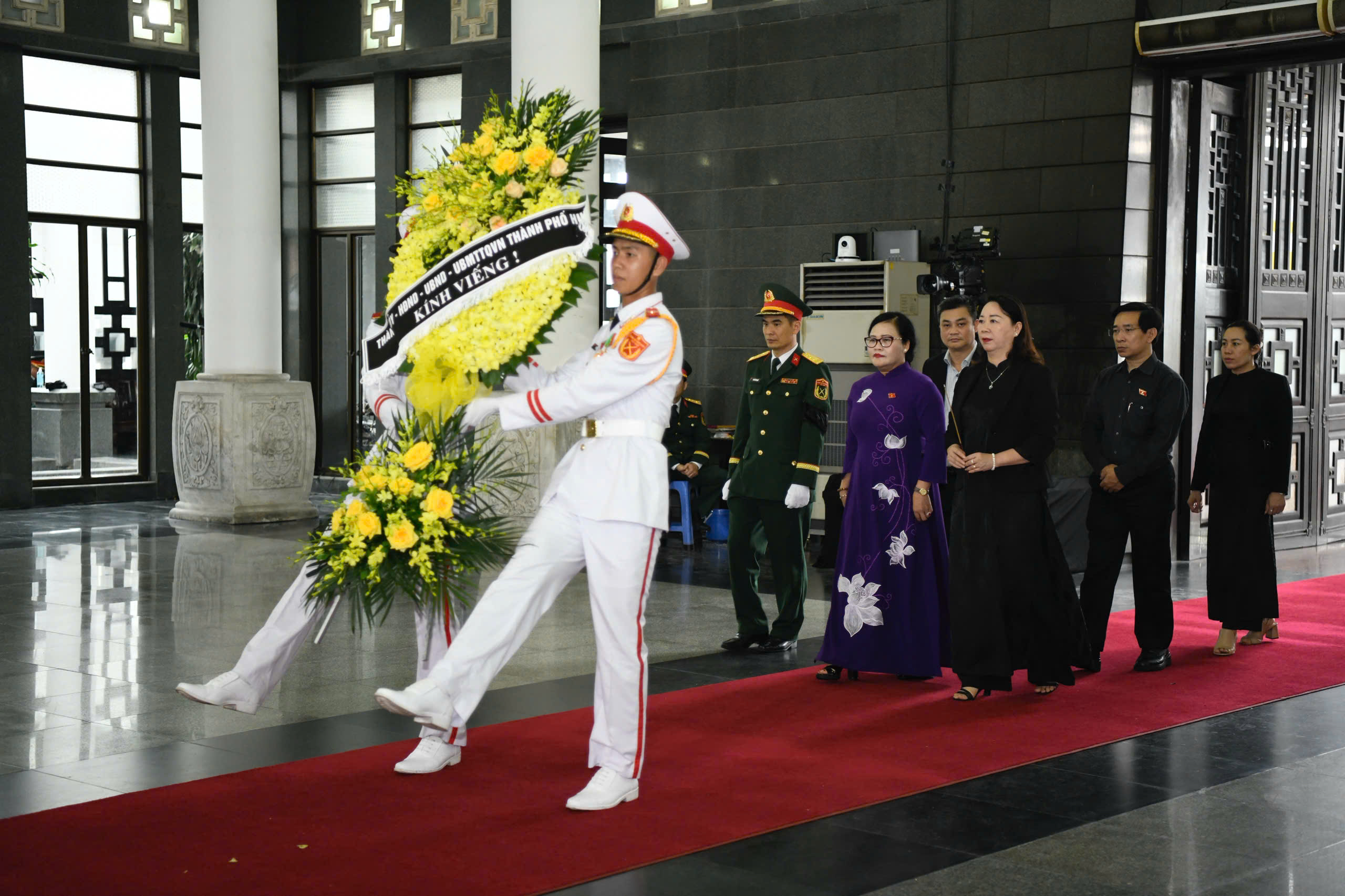 Đoàn đại biểu Thành phố Huế viếng nguyên Chủ tịch nước Trần Đức Lương