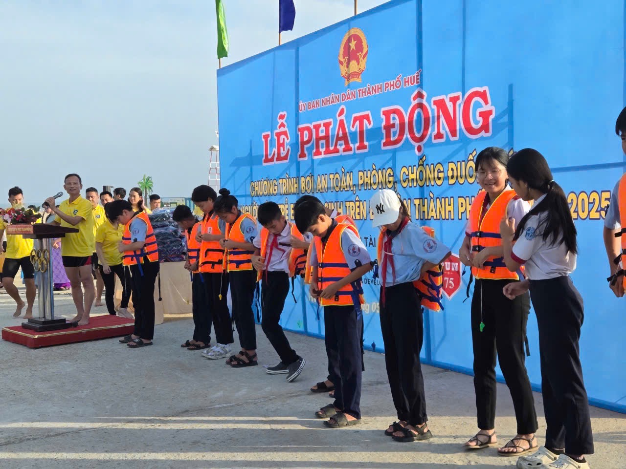 Đảm bảo an toàn tuyệt đối cho người dân, du khách khi vui chơi dưới nước