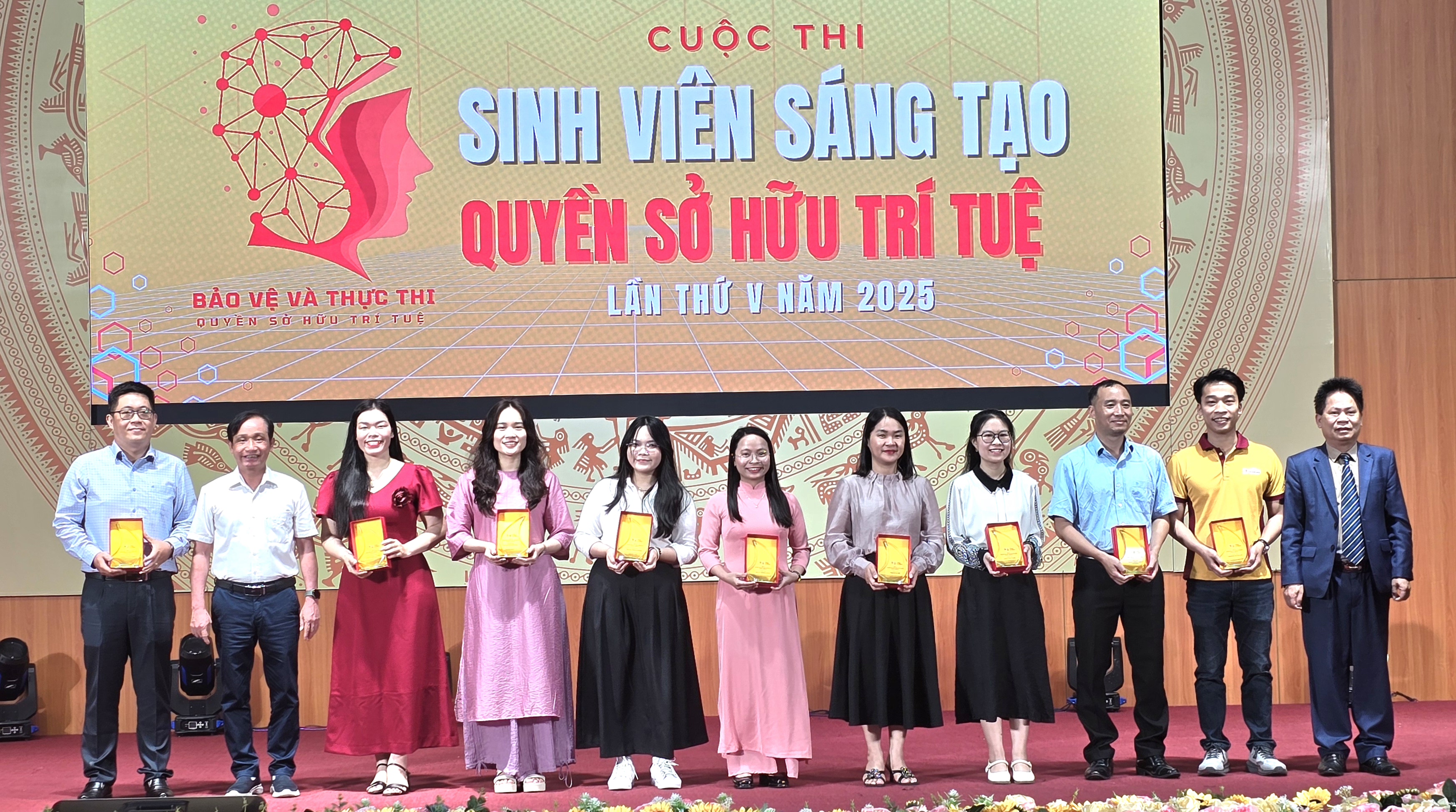 “Bảo vệ và thực thi quyền sở hữu trí tuệ”