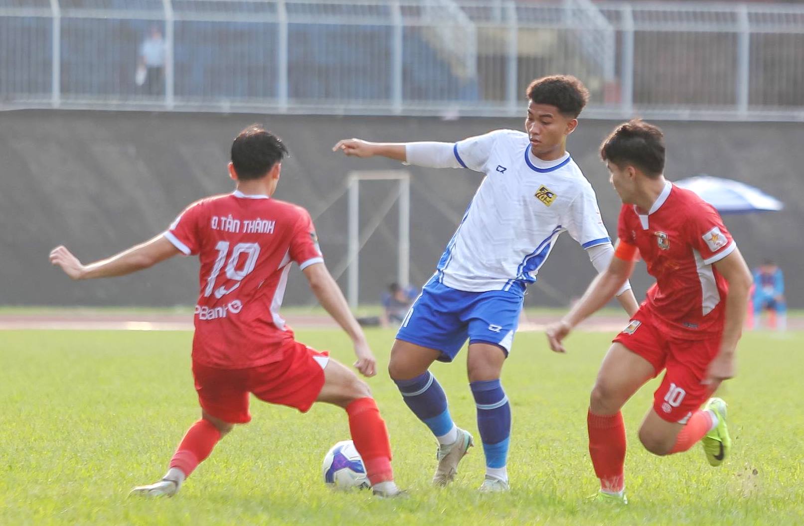 Thủ lỏng gặp công cùn