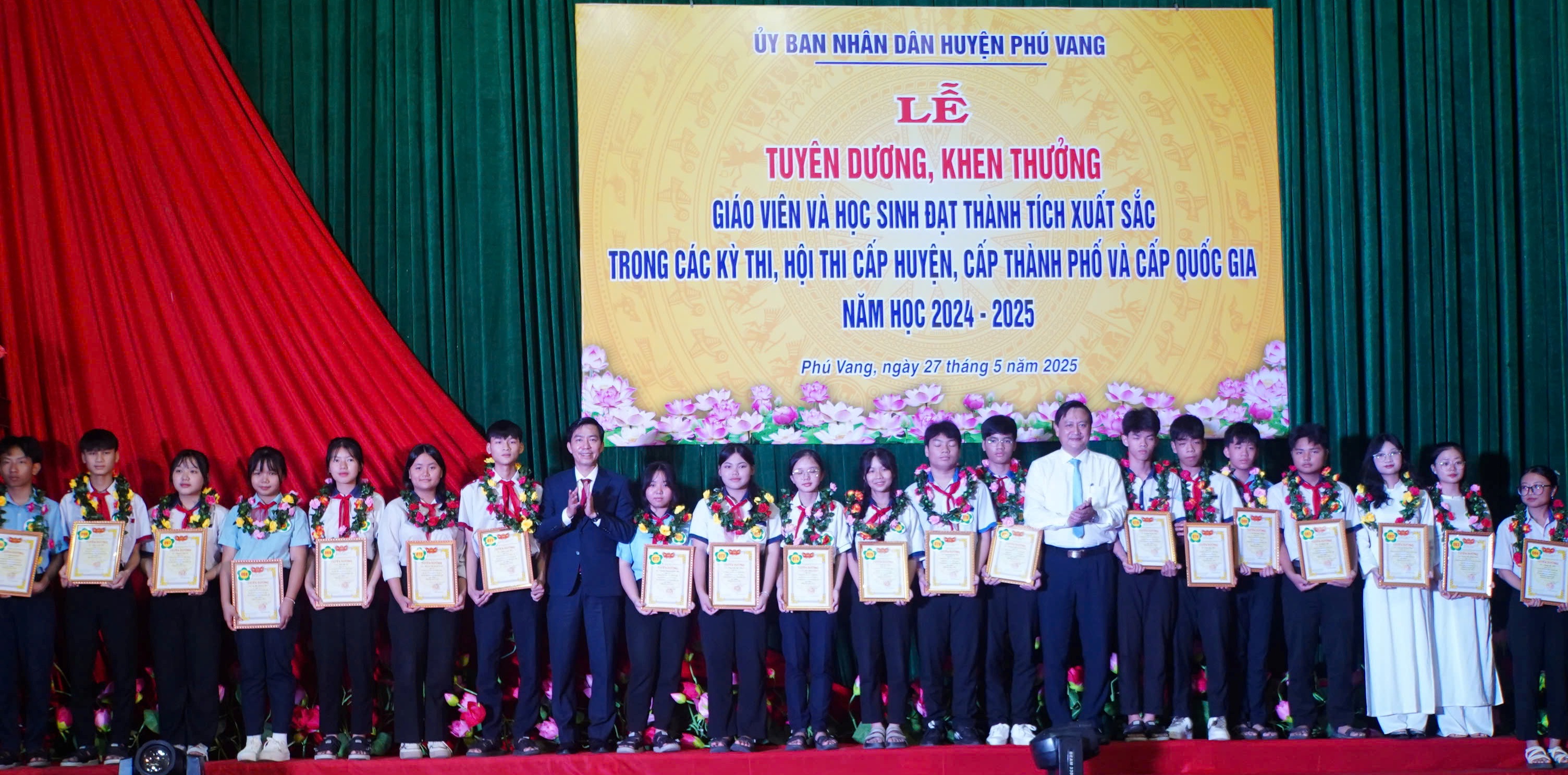 Phú Vang Tuyên dương giáo viên, học sinh đạt thành tích cao