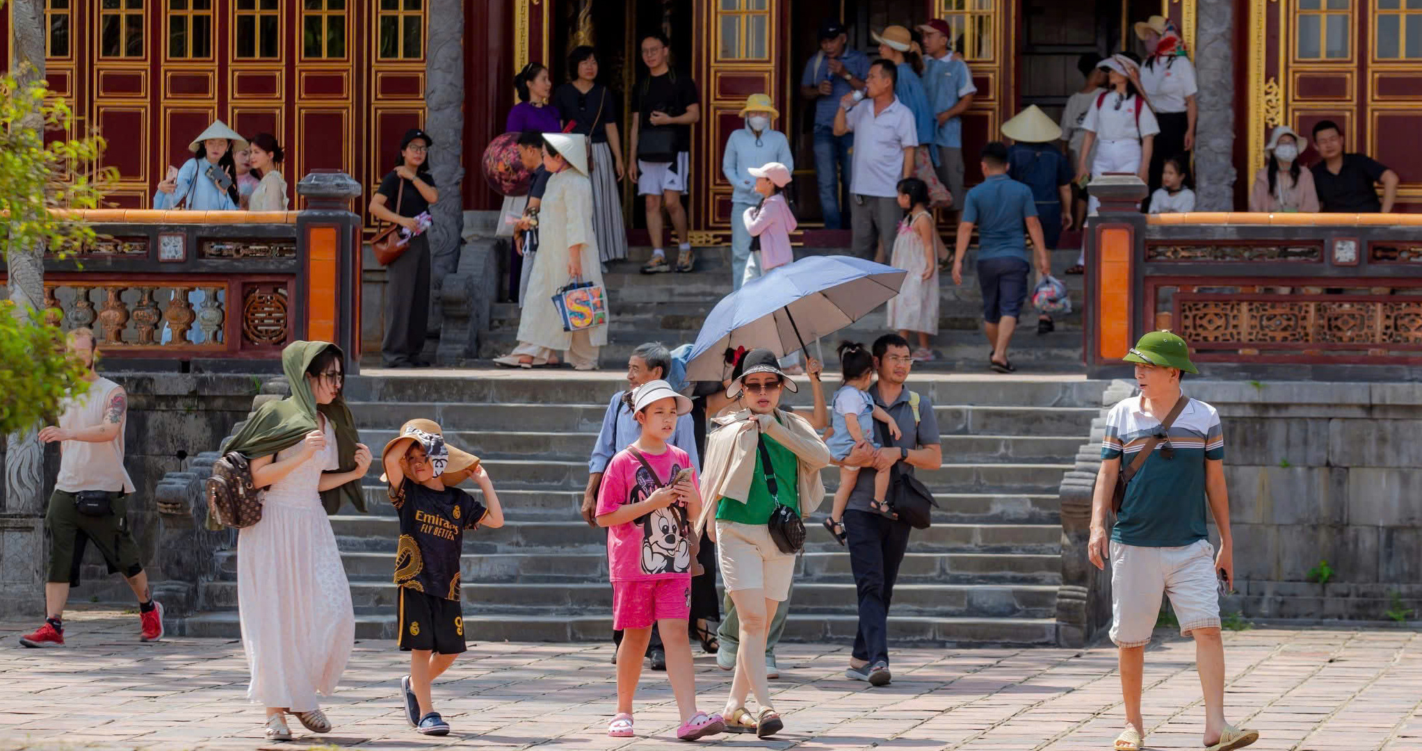 Du lịch, công nghiệp dẫn dắt đà phục hồi kinh tế