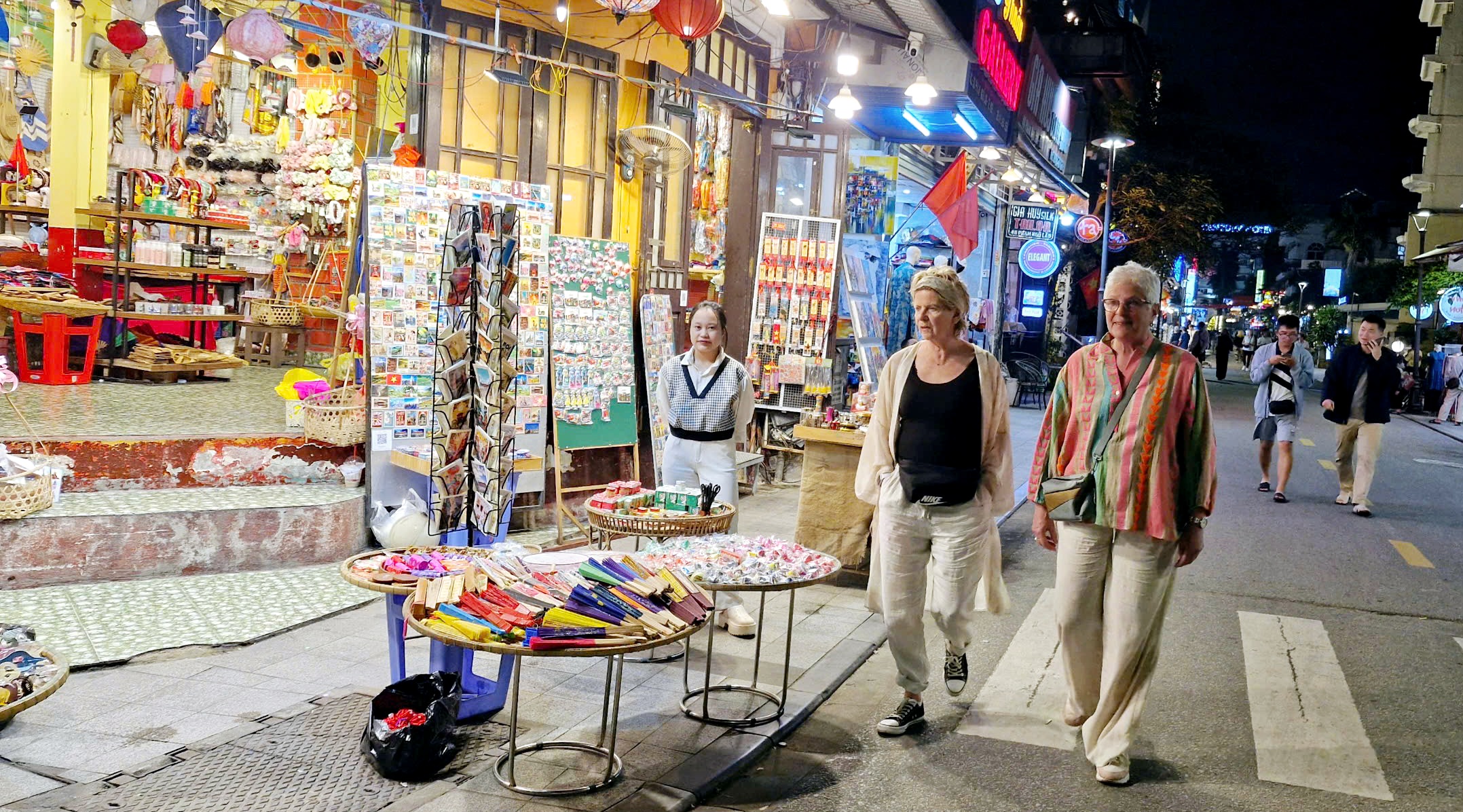 Quận Thuận Hóa thông qua các Nghị quyết thuộc thẩm quyền