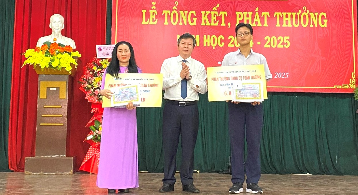 Học sinh Trường THPT chuyên Quốc Học - Huế tham dự Kỳ thi Olympic Vật lý quốc tế 2025