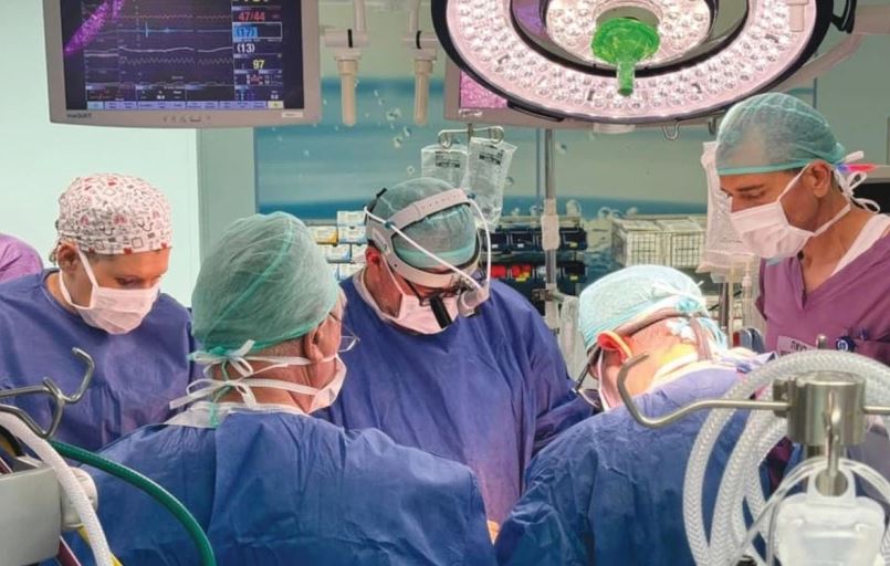 Israel lần đầu thực hiện thành công ca cấy ghép tim nhân tạo hoàn toàn