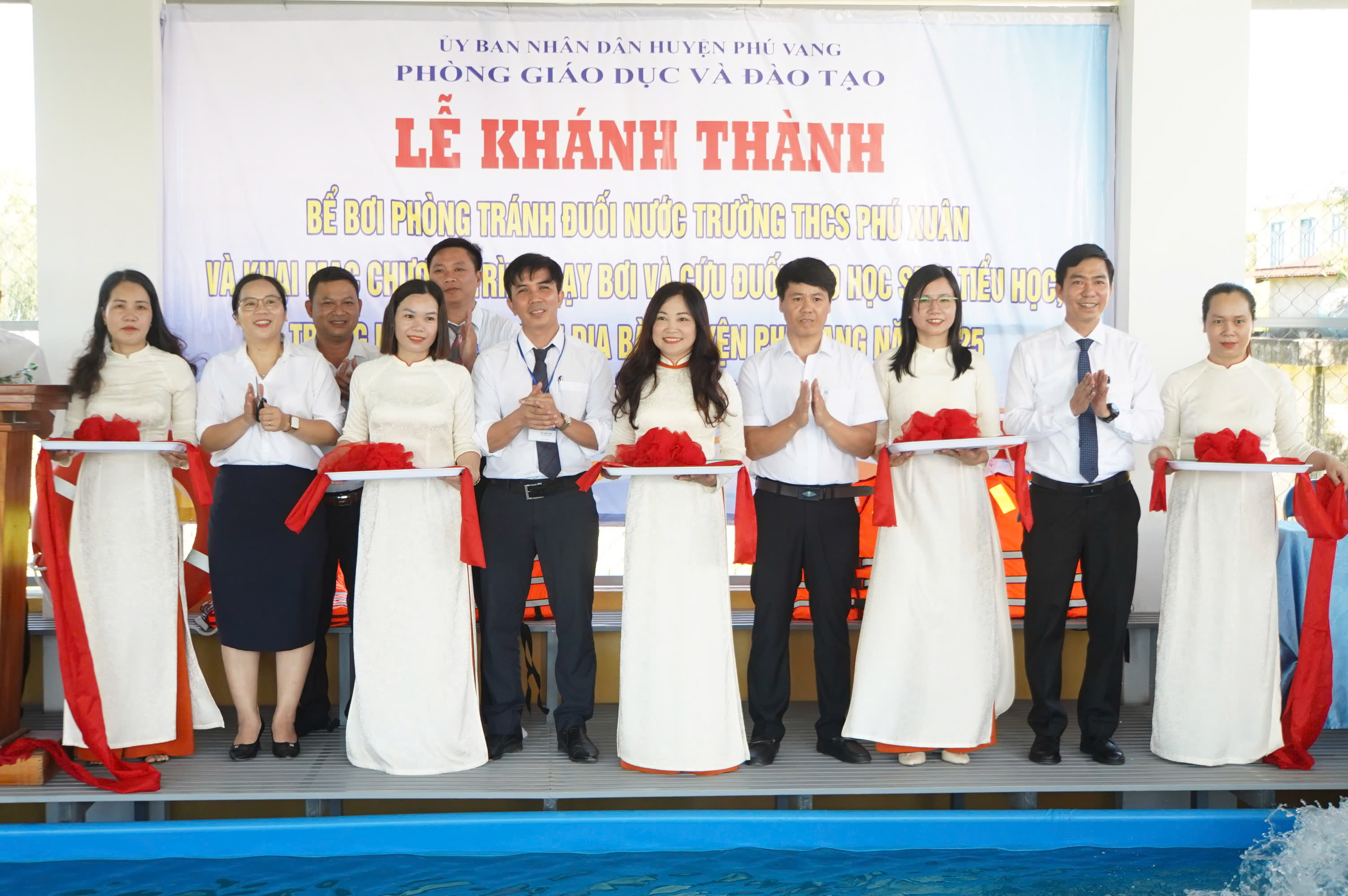 Phú Vang Khánh thành bể bơi phòng tránh đuối nước cho học sinh