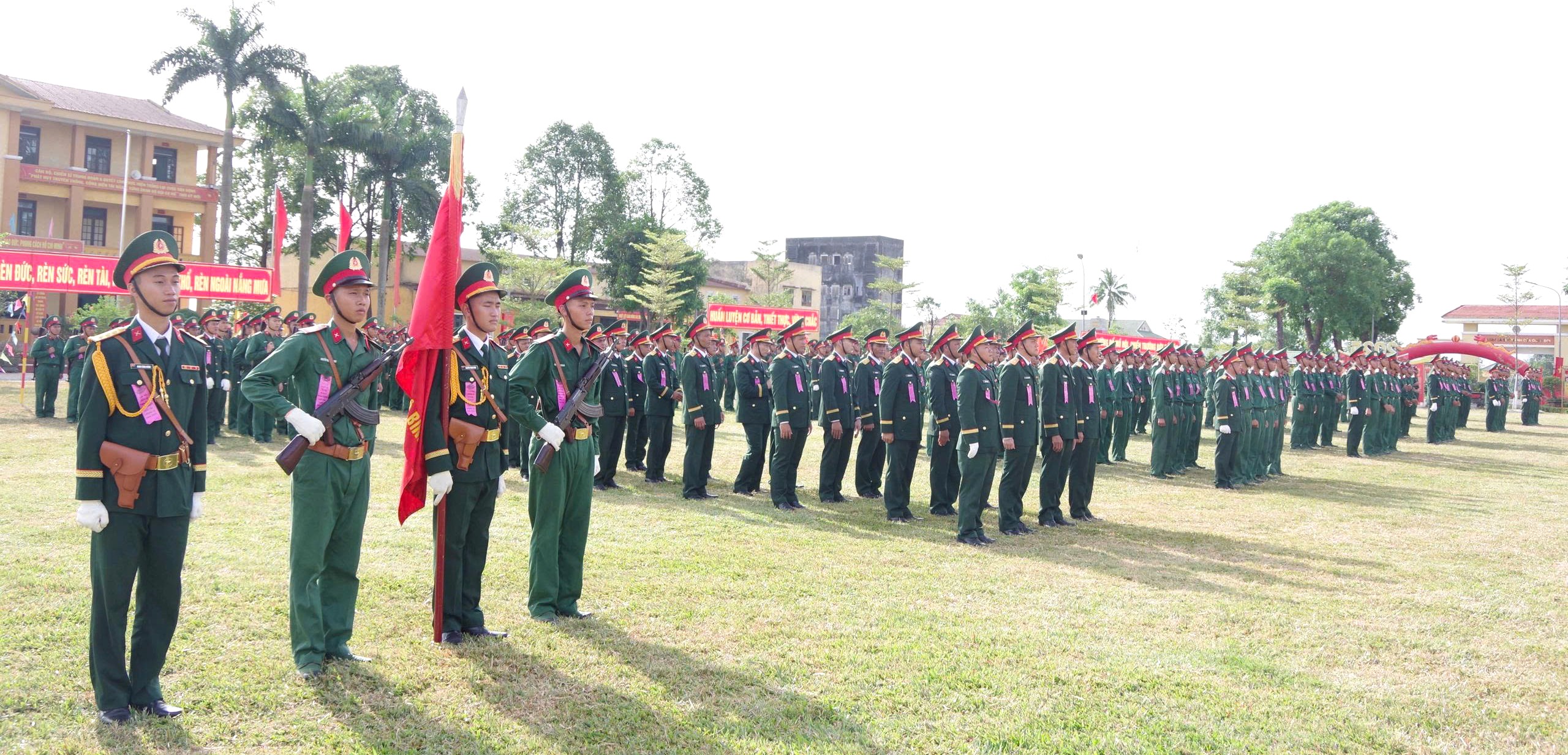 Lễ tuyên thệ chiến sĩ mới dưới Quân kỳ Quyết thắng