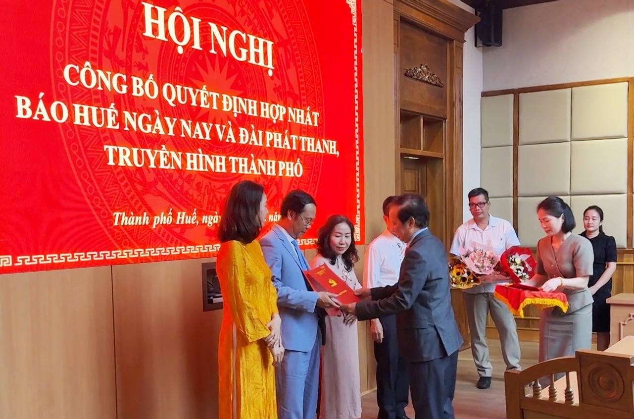 Công bố quyết định hợp nhất Báo Huế ngày nay và Đài Phát thanh  Truyền hình thành phố