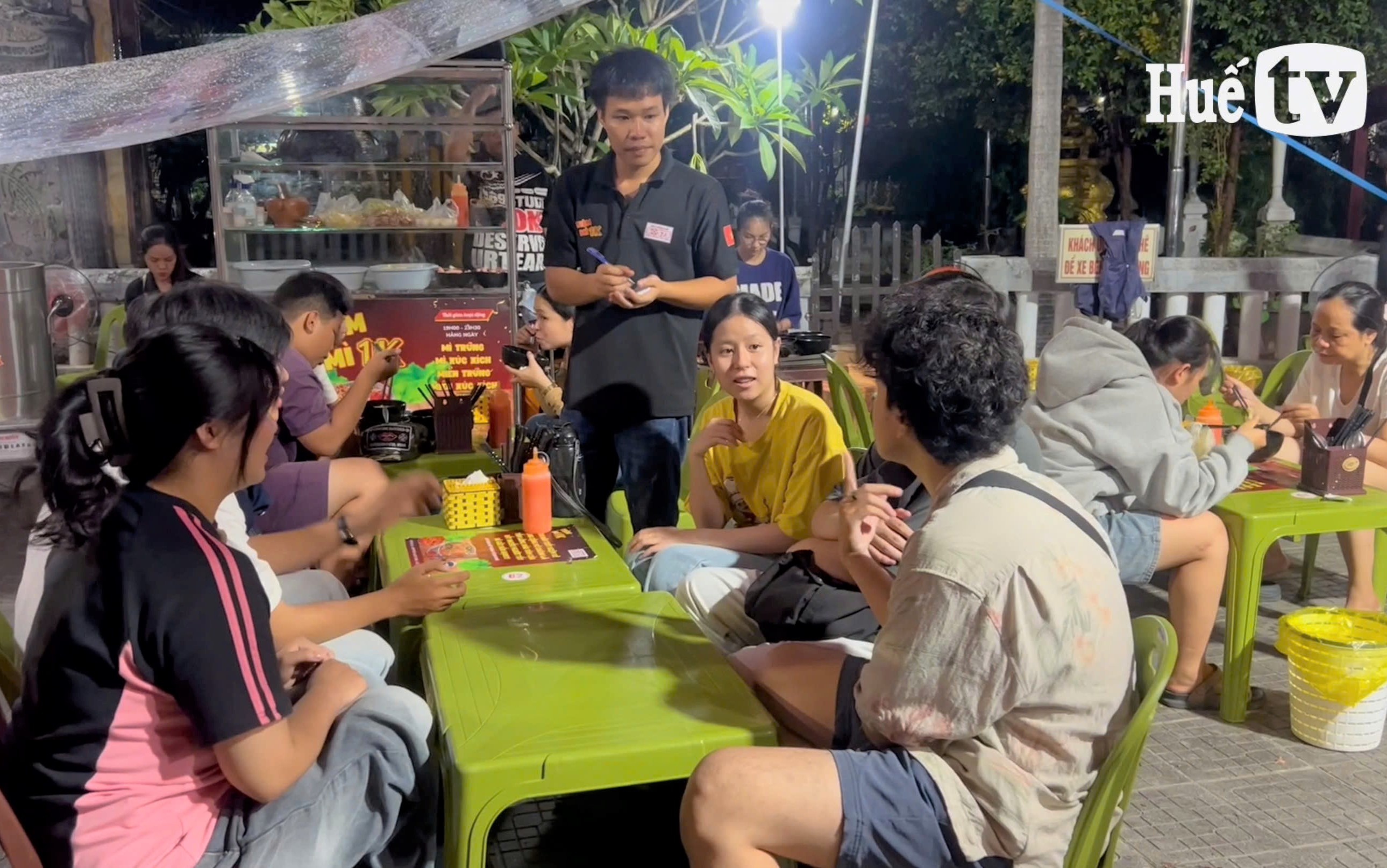 Mì 1 000 đồng, góp gạch xây nhà cho người khó