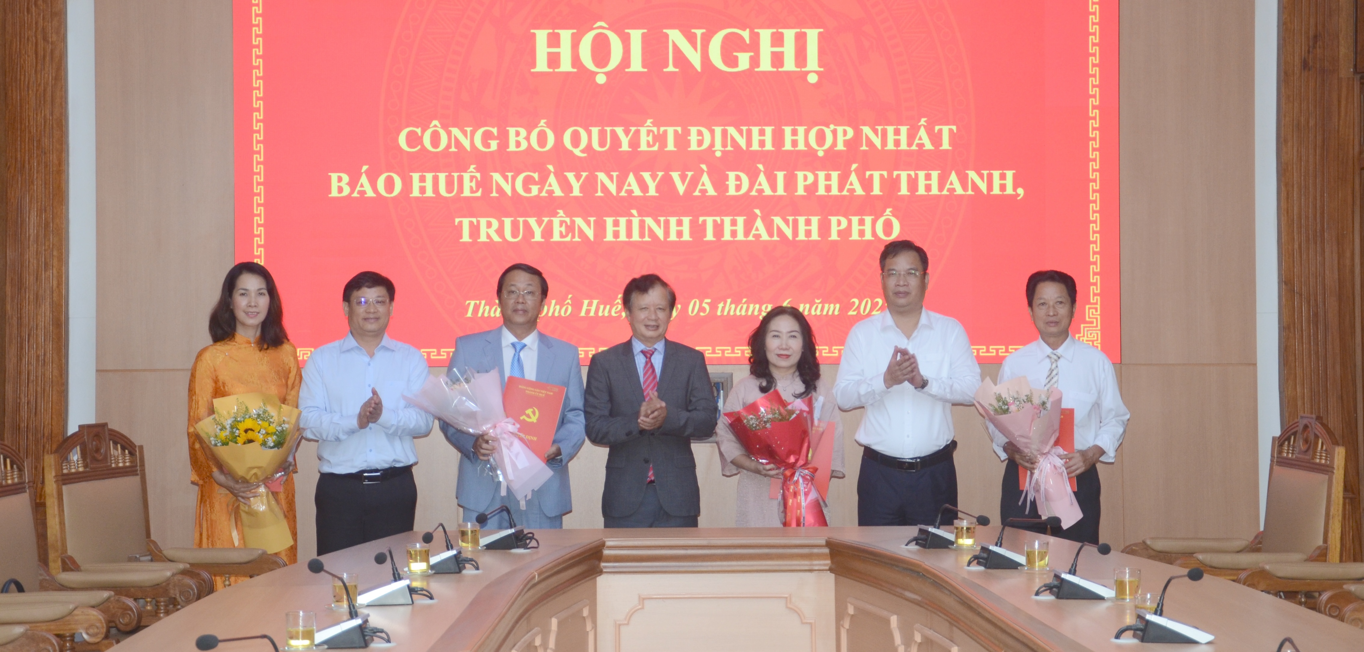 Công bố quyết định hợp nhất Báo Huế ngày nay và Đài Phát thanh  Truyền hình thành phố