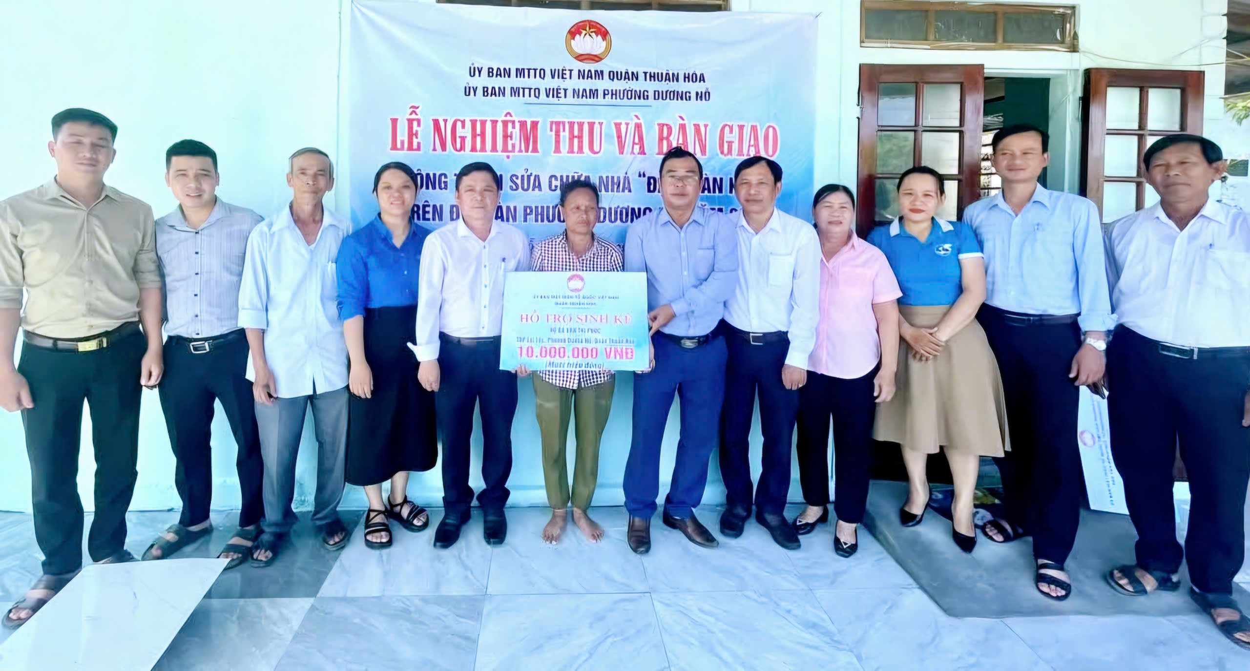 Bàn giao Nhà Đại đoàn kết và Mái ấm Công đoàn