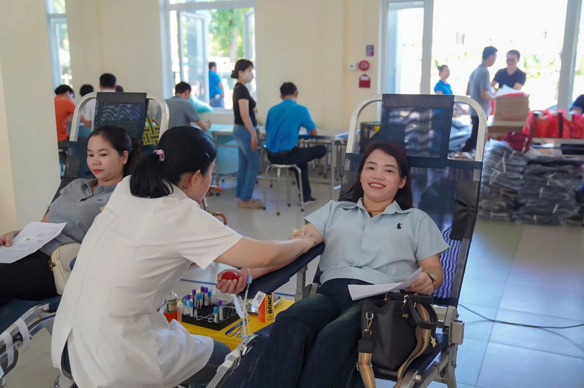 Hơn 274 người lao động ngành dệt may miền Trung hiến máu tình nguyện