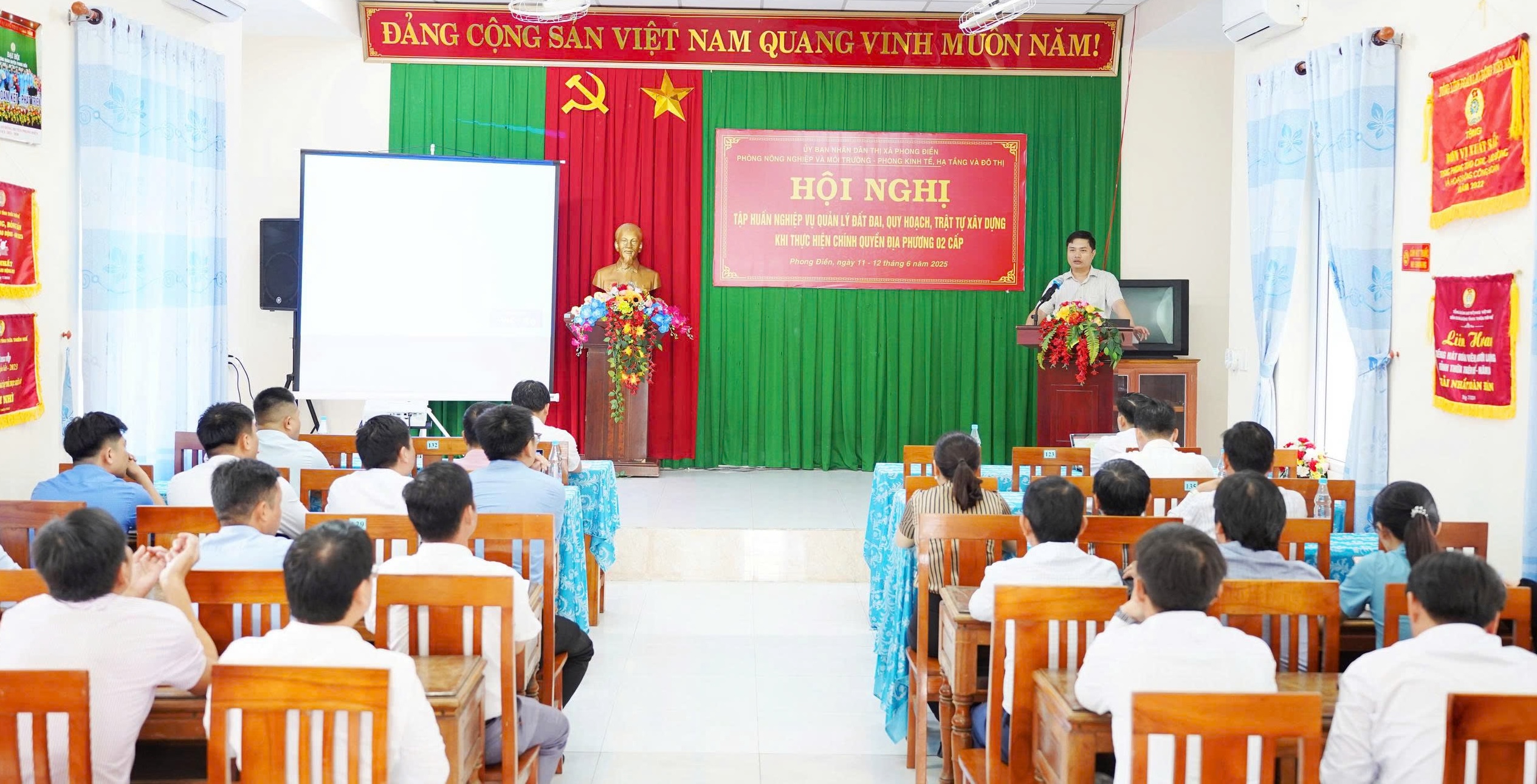 Tập huấn nghiệp vụ để vận hành mô hình chính quyền địa phương 2 cấp