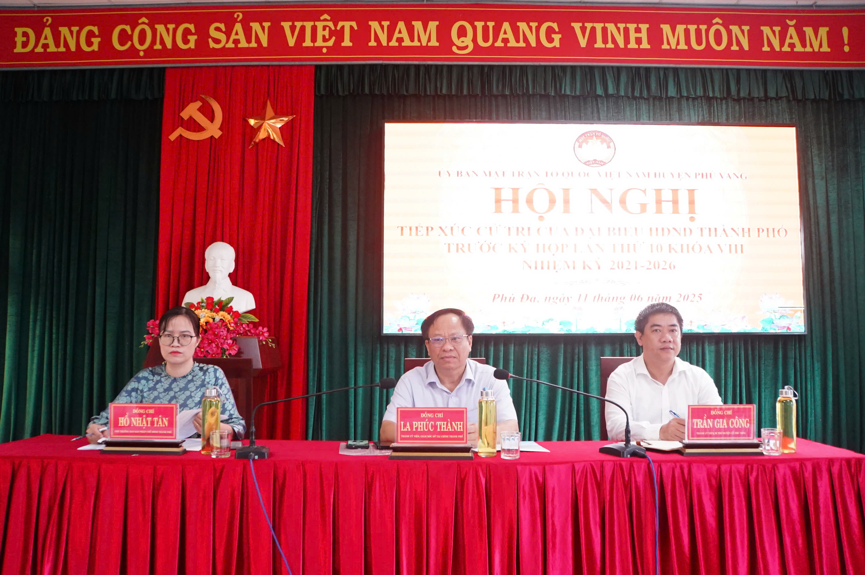 Cử tri Phú Vang đề nghị quan tâm nâng cấp hạ tầng giao thông