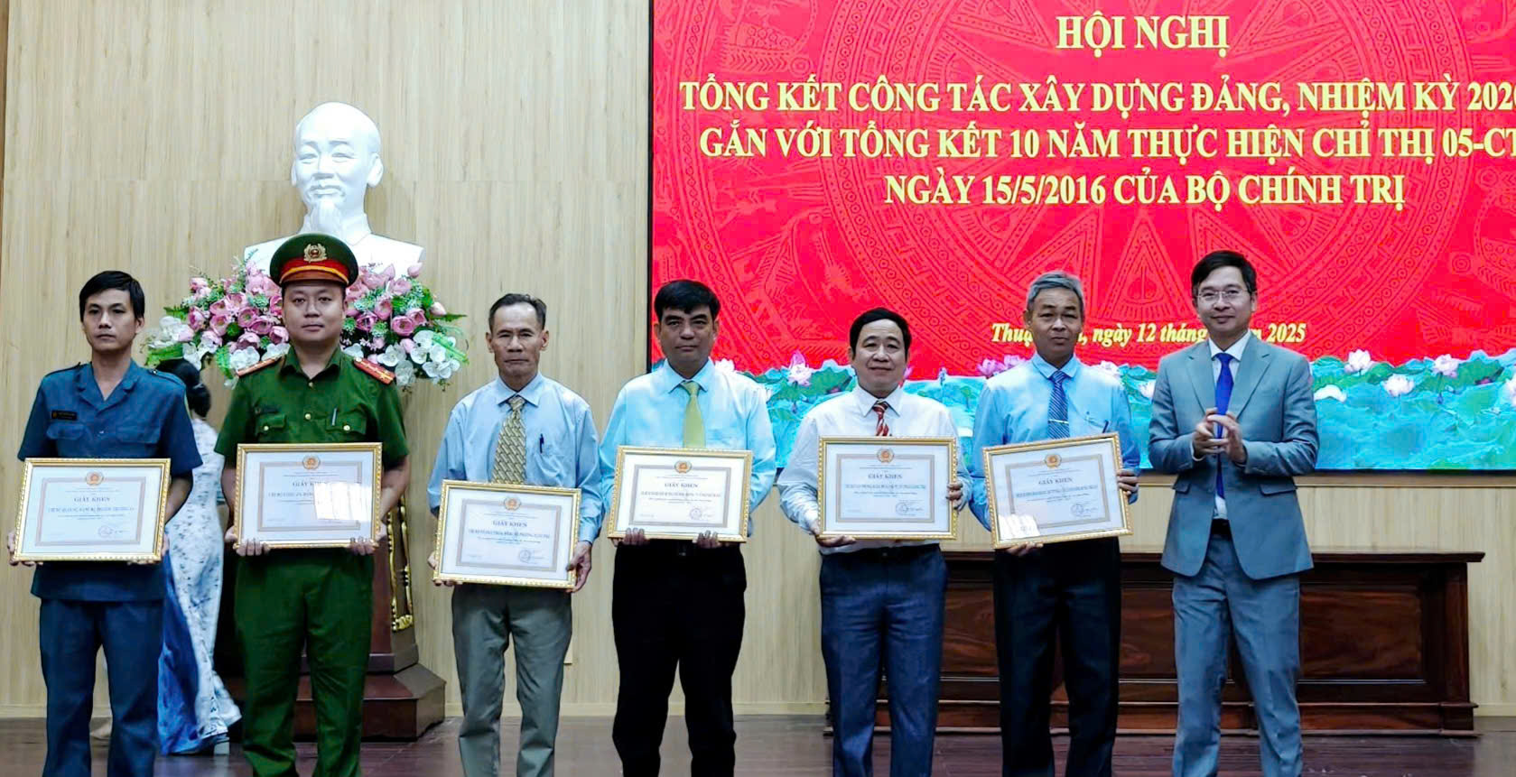 Đẩy mạnh học tập và làm theo tư tưởng, đạo đức, phong cách Hồ Chí Minh