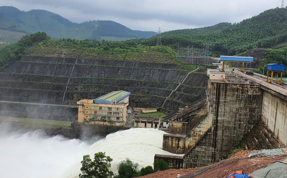 Điều tiết hồ Hương Điền, nước sông Bồ đạt báo động II