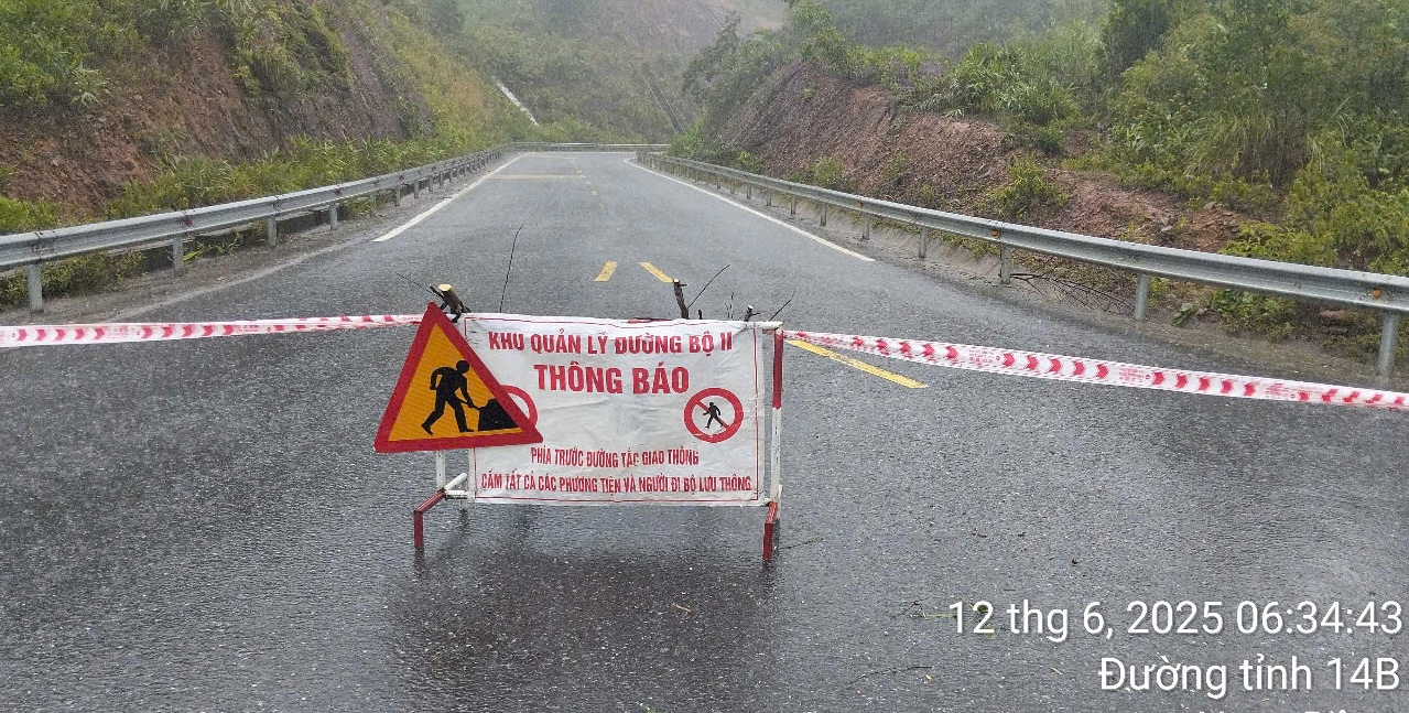 Phú Lộc Rào chắn vùng nguy hiểm, tập trung tiêu úng cứu lúa