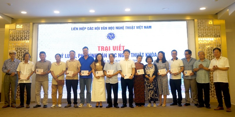 Bế mạc Trại viết Lý luận phê bình Văn học nghệ thuật khóa VIII